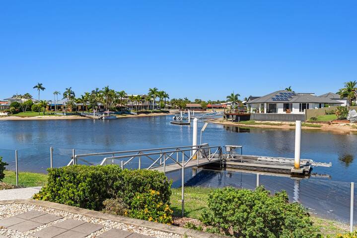 4 bedroom waterfront dream holiday home gallery image 4