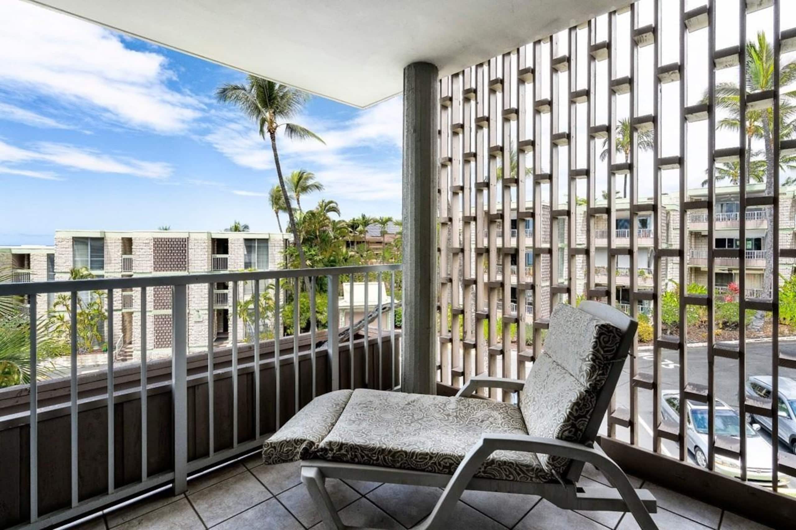 Condo in Kailua-Kona · ★4.63 · 1 bedroom · 2 beds · 1 private bath - Image 11