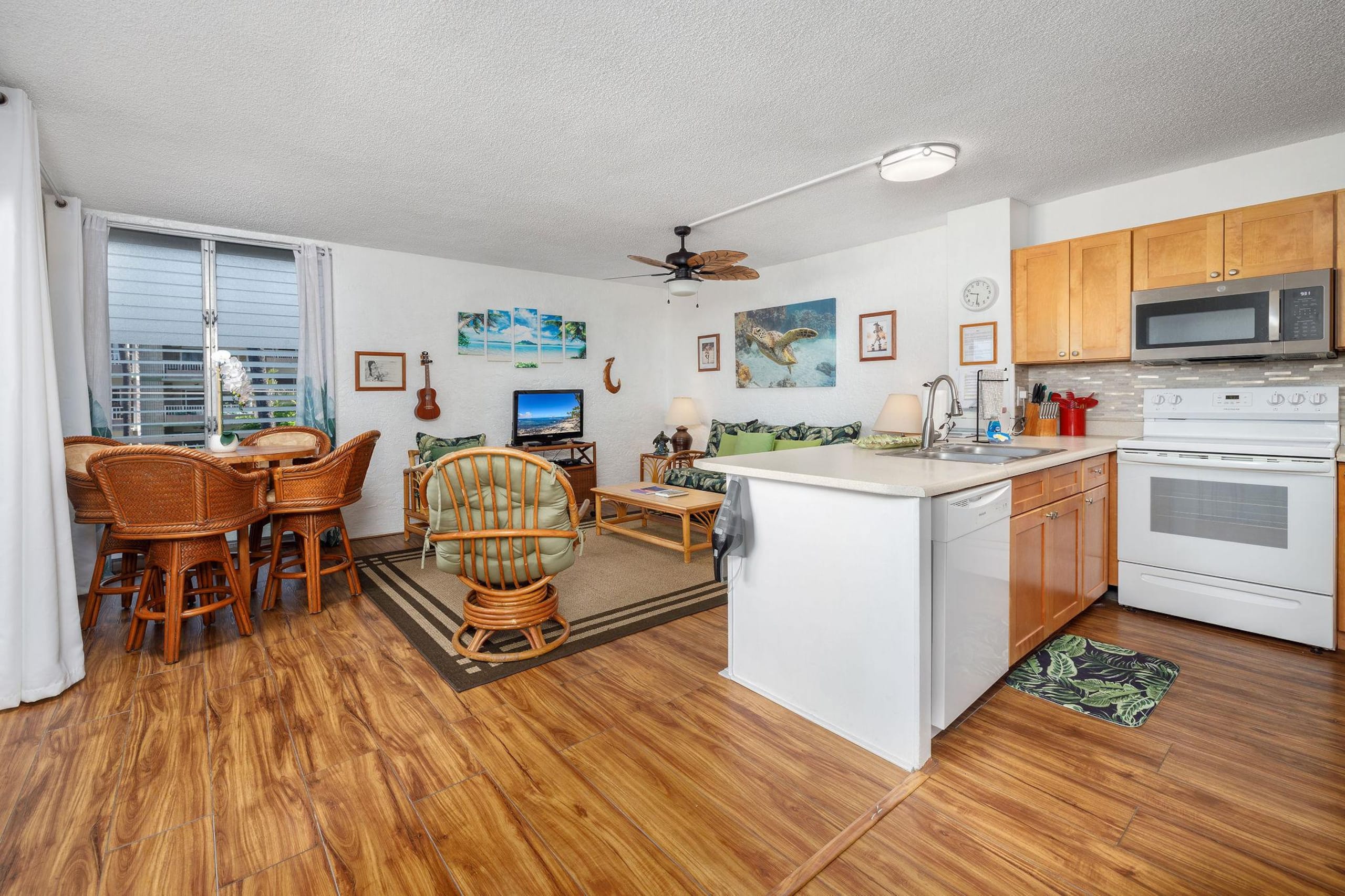 Condo in Kailua-Kona · ★4.63 · 1 bedroom · 2 beds · 1 private bath - Image 5