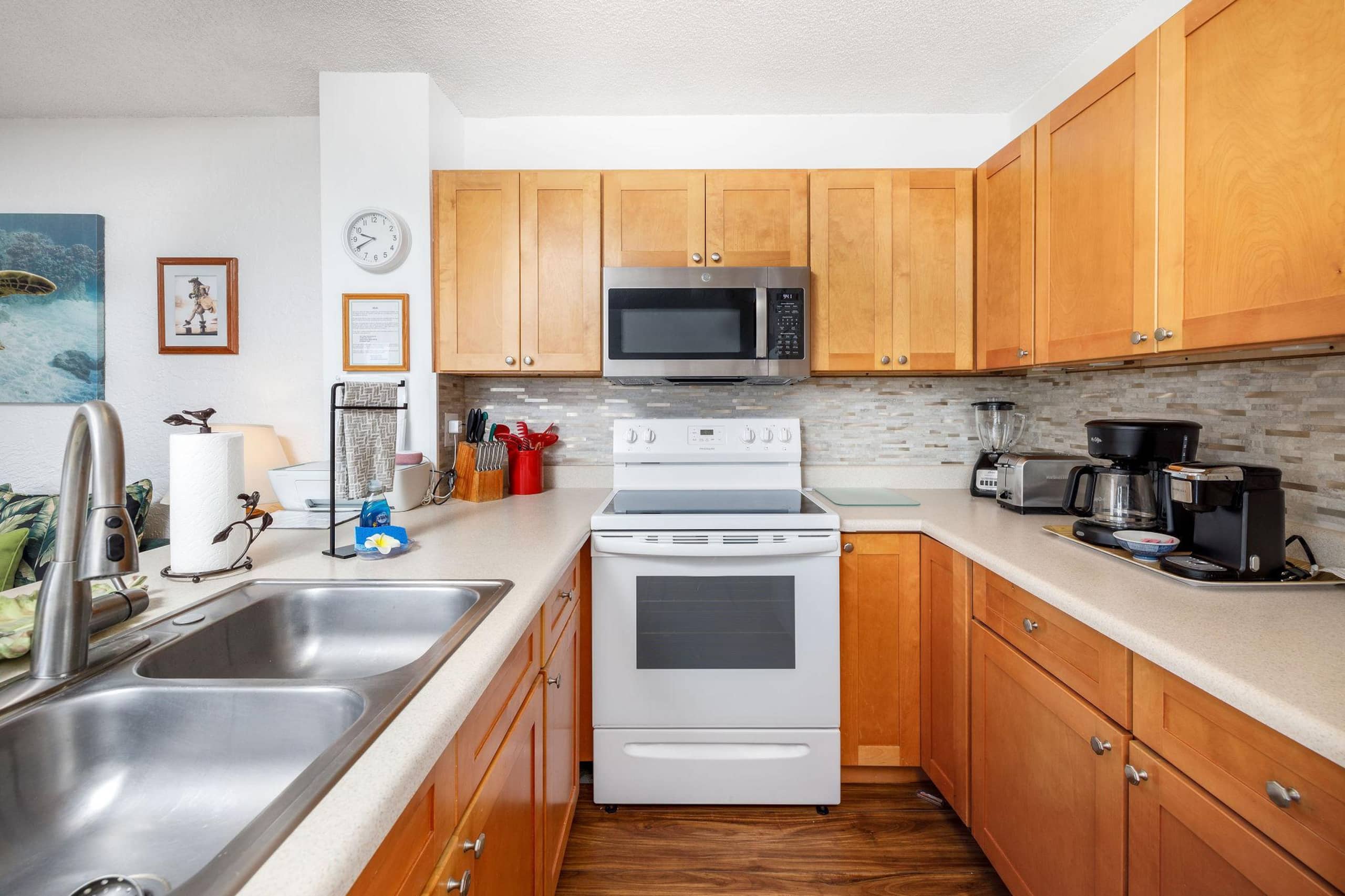 Condo in Kailua-Kona · ★4.63 · 1 bedroom · 2 beds · 1 private bath - Image 7