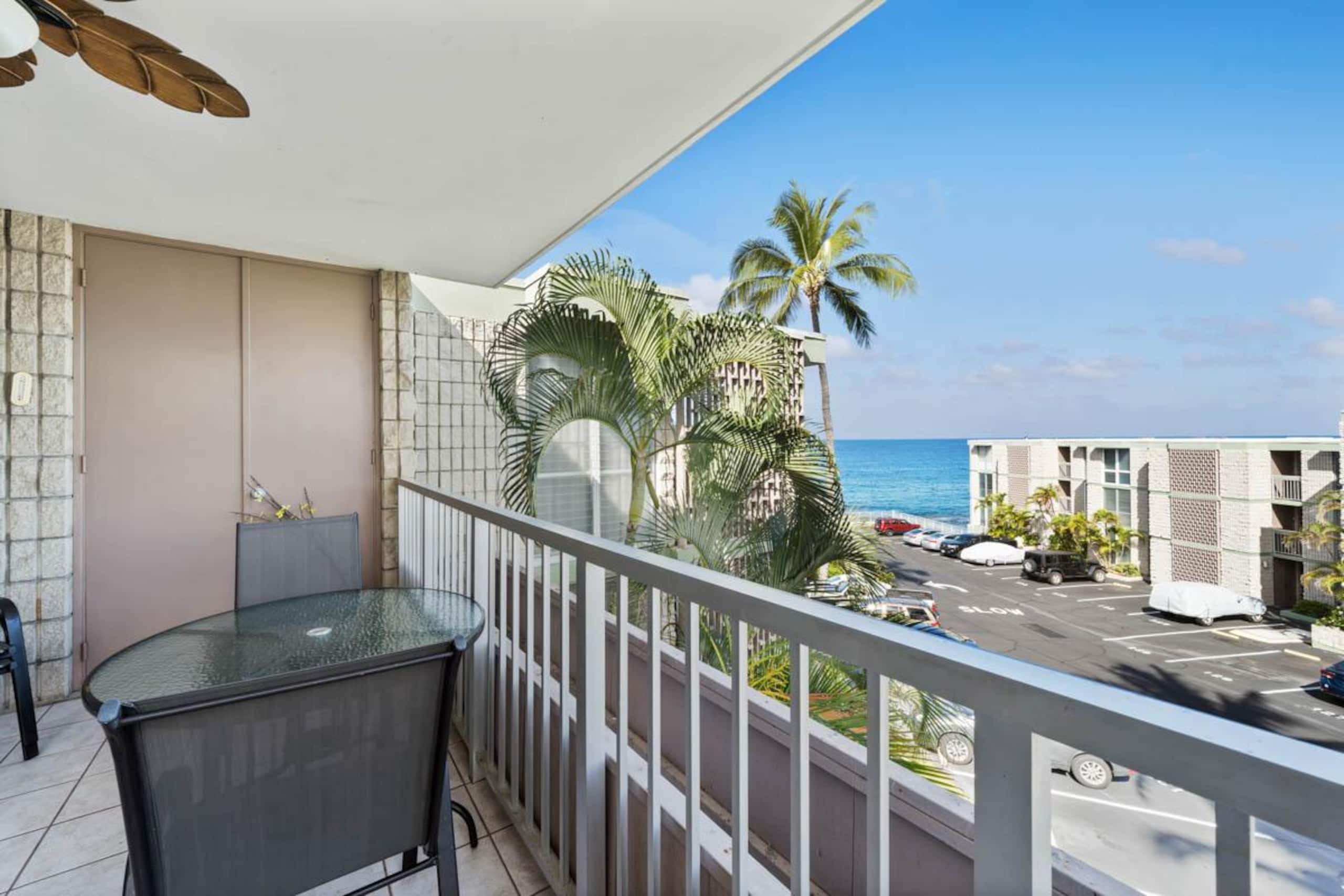 Condo in Kailua-Kona · ★4.63 · 1 bedroom · 2 beds · 1 private bath - Image 9