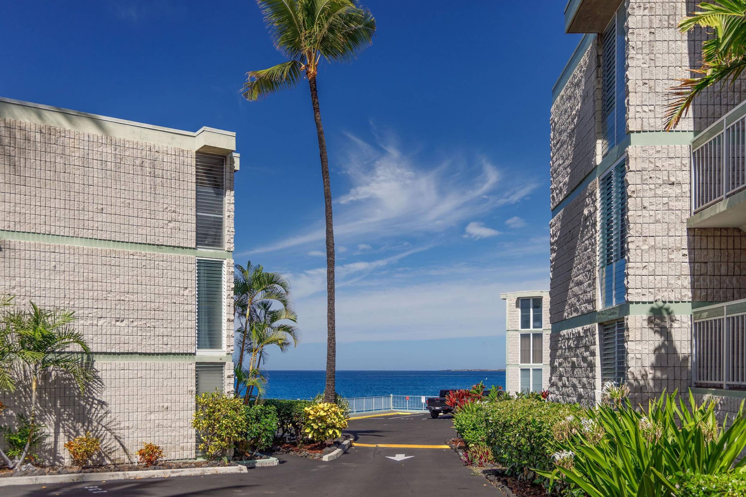 Condo in Kailua-Kona · ★4.63 · 1 bedroom · 2 beds · 1 private bath - Image 33