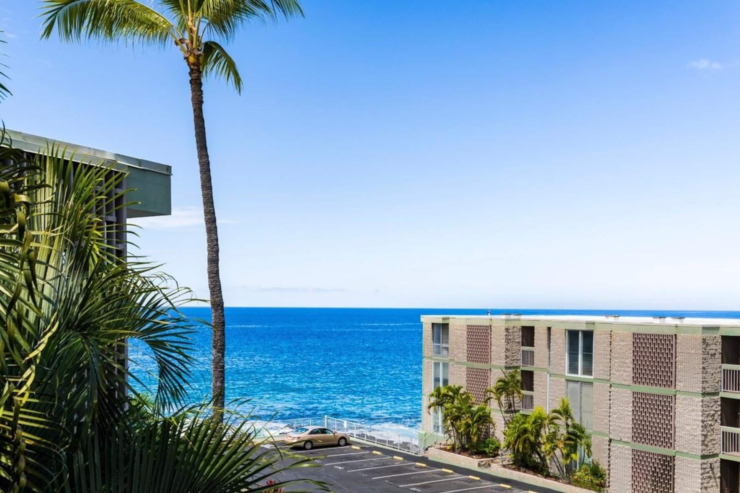 Condo in Kailua-Kona · ★4.63 · 1 bedroom · 2 beds · 1 private bath - Image 10