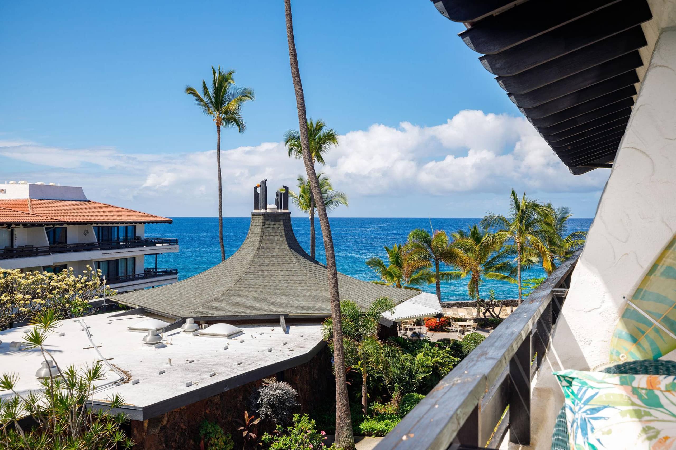 Condo in Kailua-Kona · ★4.7 · 1 bedroom · 2 beds · 1 private bath - Image 2