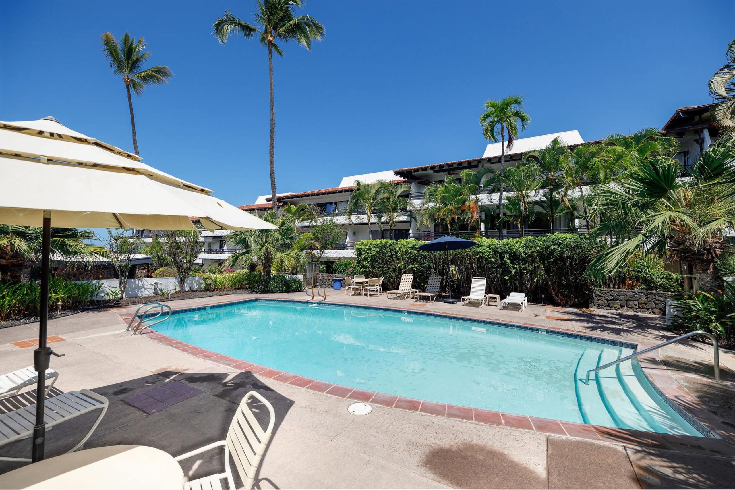 Condo in Kailua-Kona · ★4.7 · 1 bedroom · 2 beds · 1 private bath - Image 24