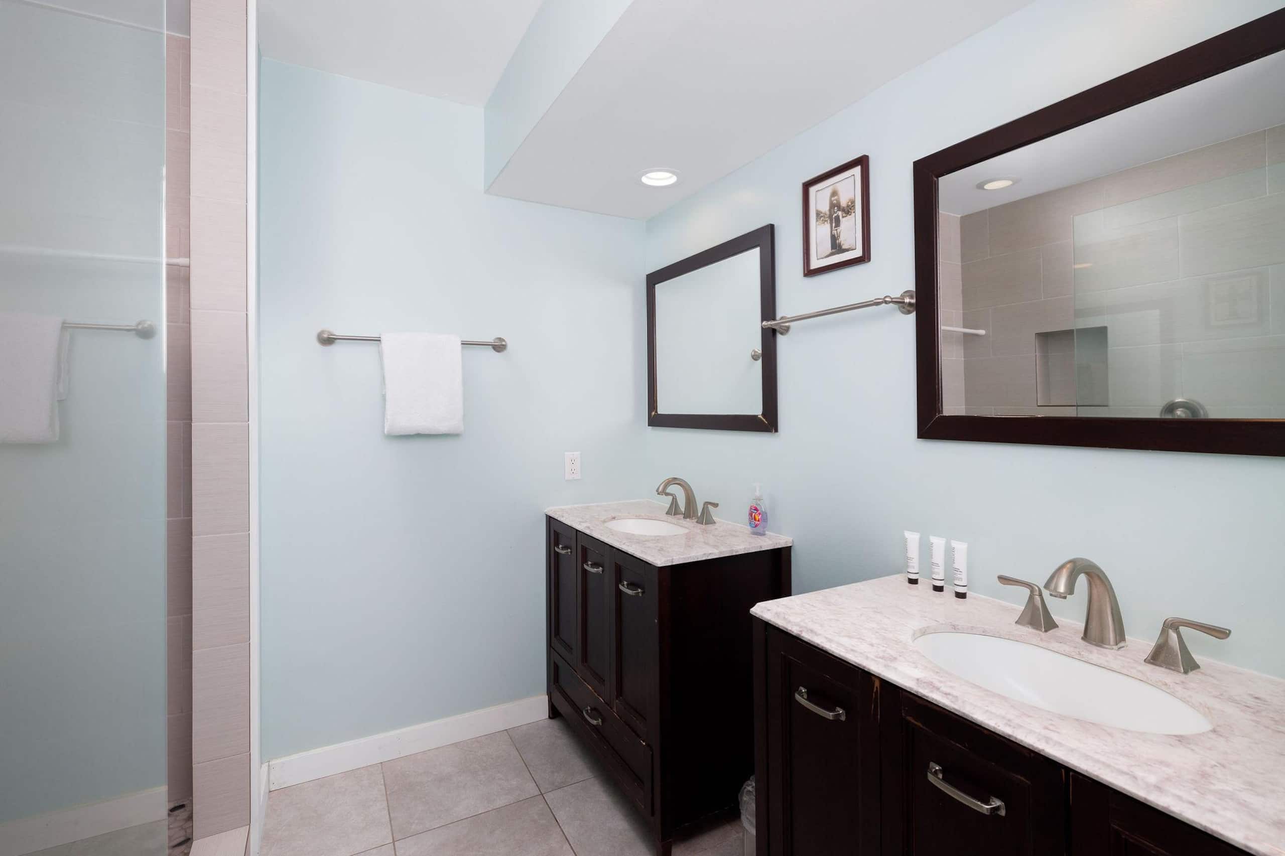 Condo in Kailua-Kona · ★4.7 · 1 bedroom · 2 beds · 1 private bath - Image 15