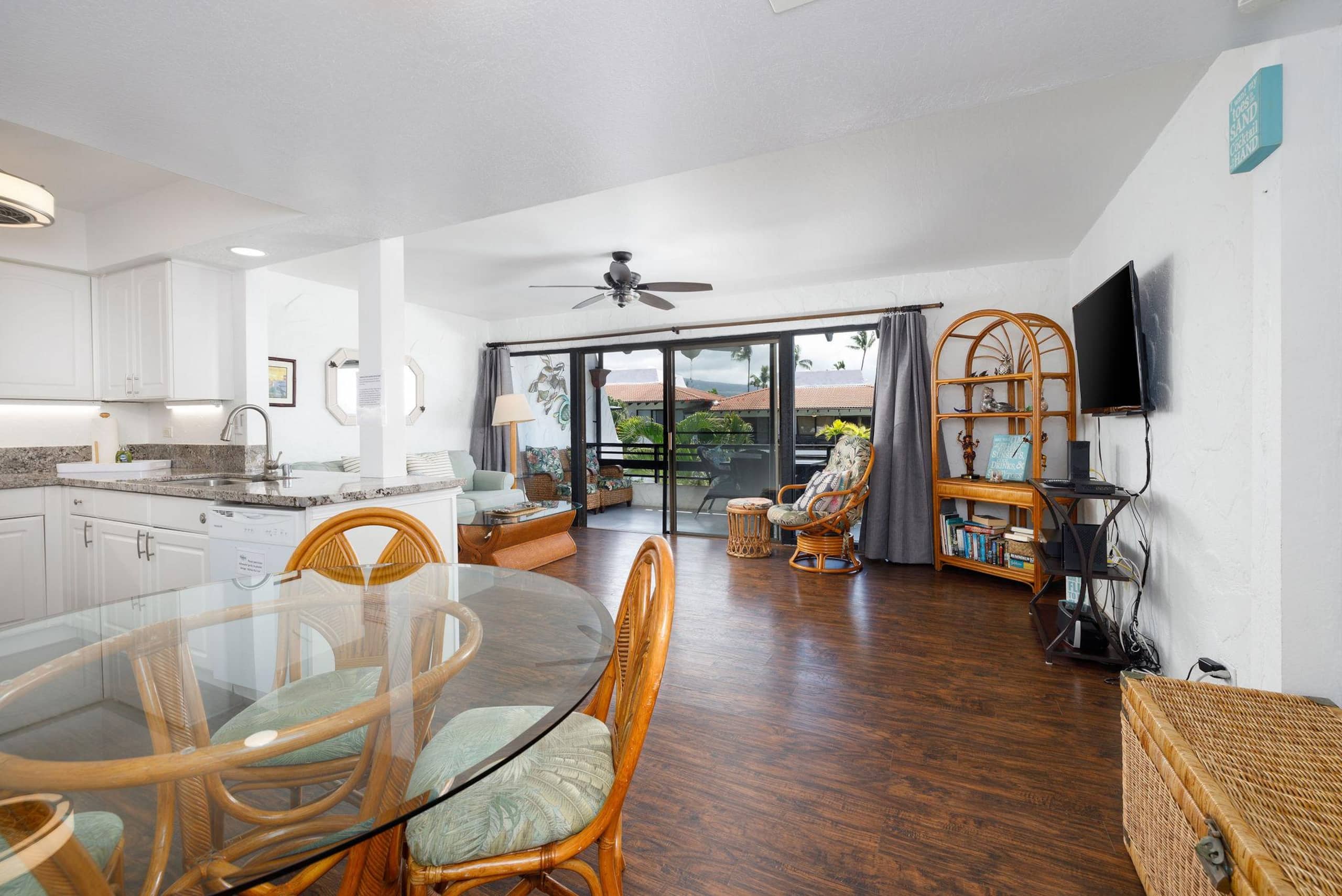 Condo in Kailua-Kona · ★4.7 · 1 bedroom · 2 beds · 1 private bath - Image 10