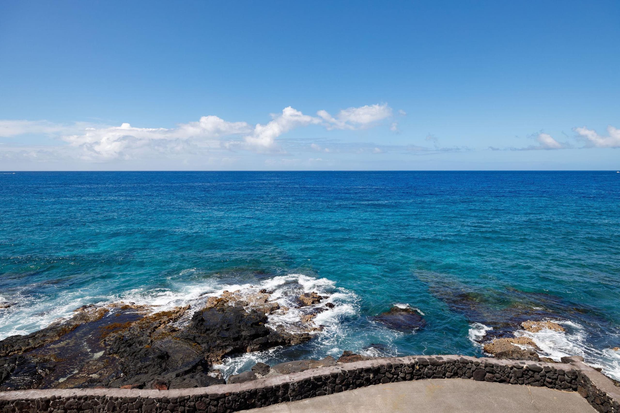 Condo in Kailua-Kona · ★4.7 · 1 bedroom · 2 beds · 1 private bath - Image 22