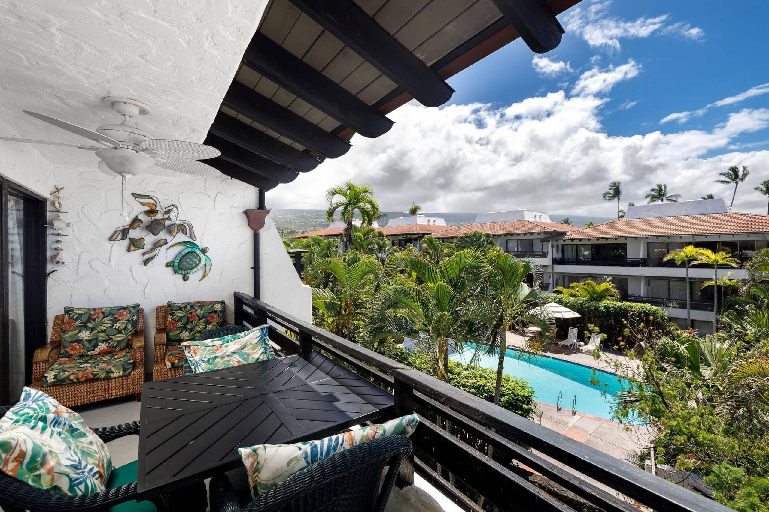 Condo in Kailua-Kona · ★4.7 · 1 bedroom · 2 beds · 1 private bath - Image 4