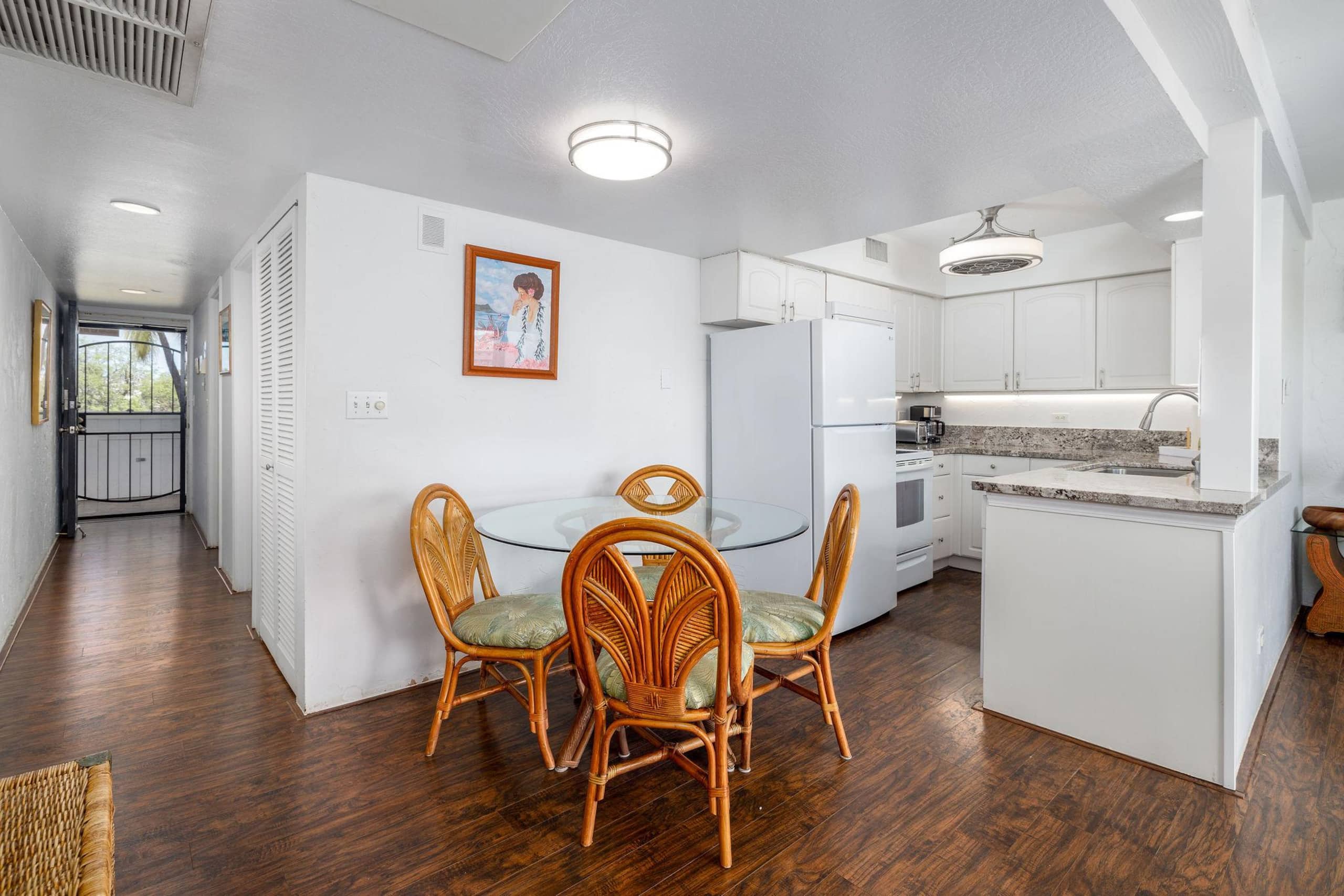 Condo in Kailua-Kona · ★4.7 · 1 bedroom · 2 beds · 1 private bath - Image 11