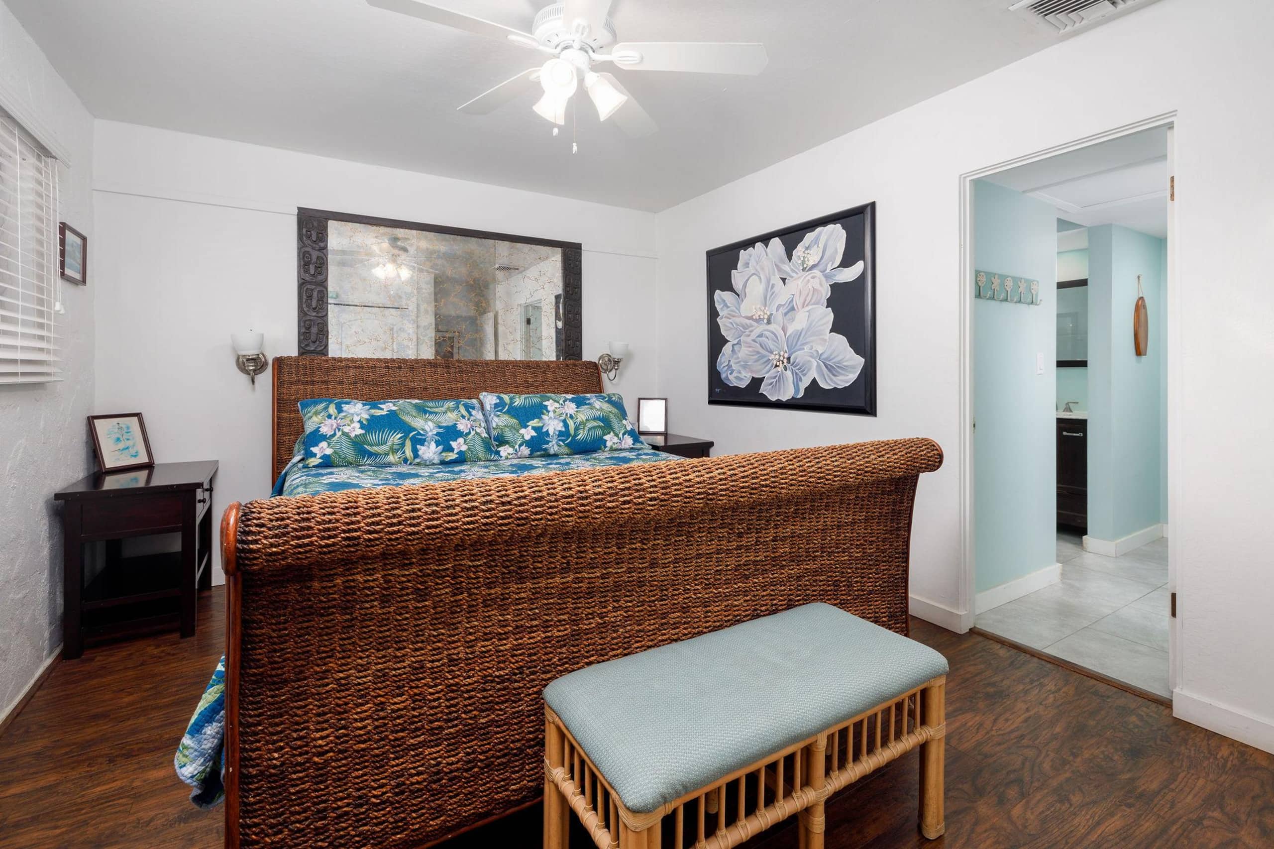 Condo in Kailua-Kona · ★4.7 · 1 bedroom · 2 beds · 1 private bath - Image 14