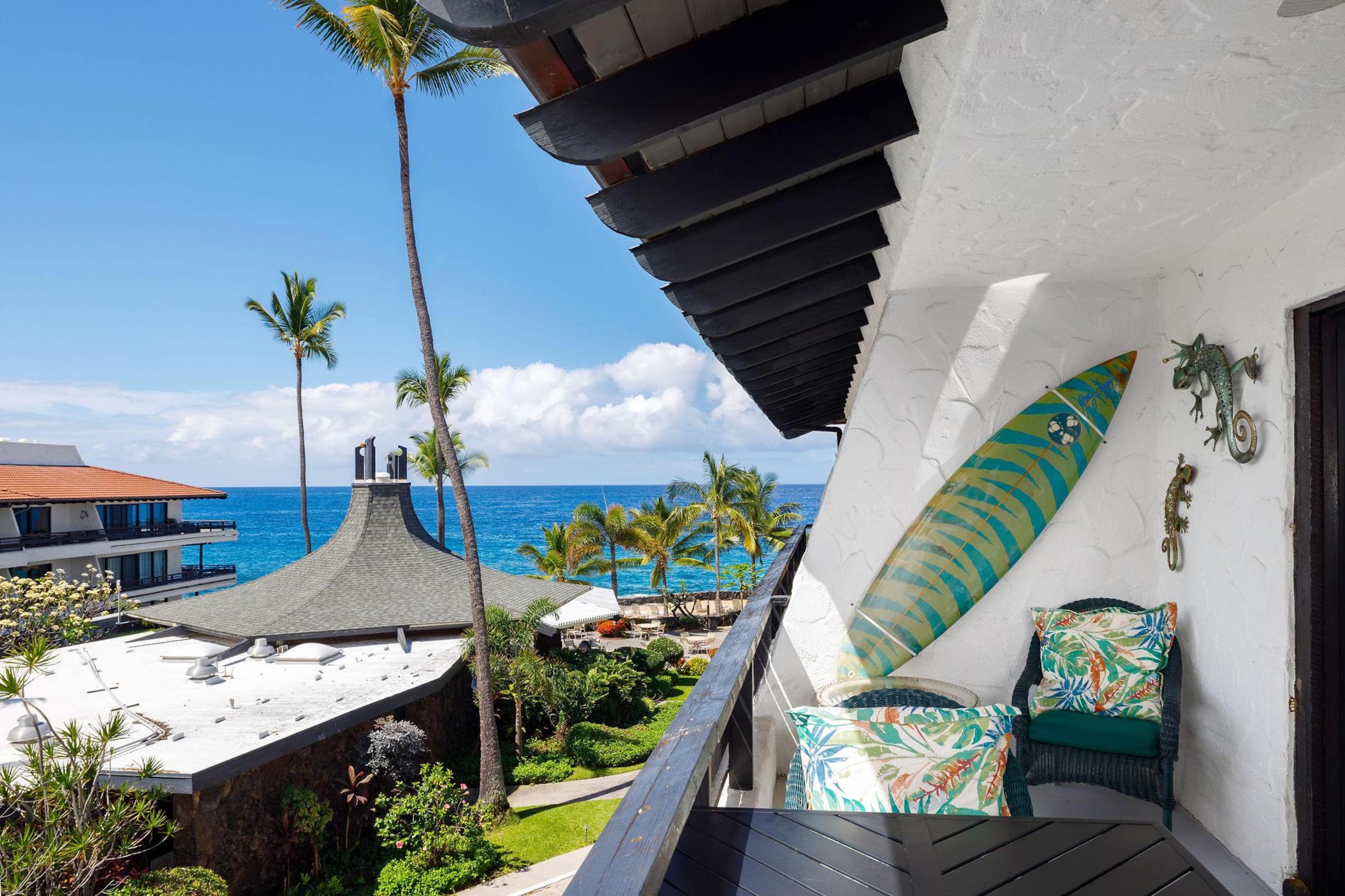 Condo in Kailua-Kona · ★4.7 · 1 bedroom · 2 beds · 1 private bath - Image 12
