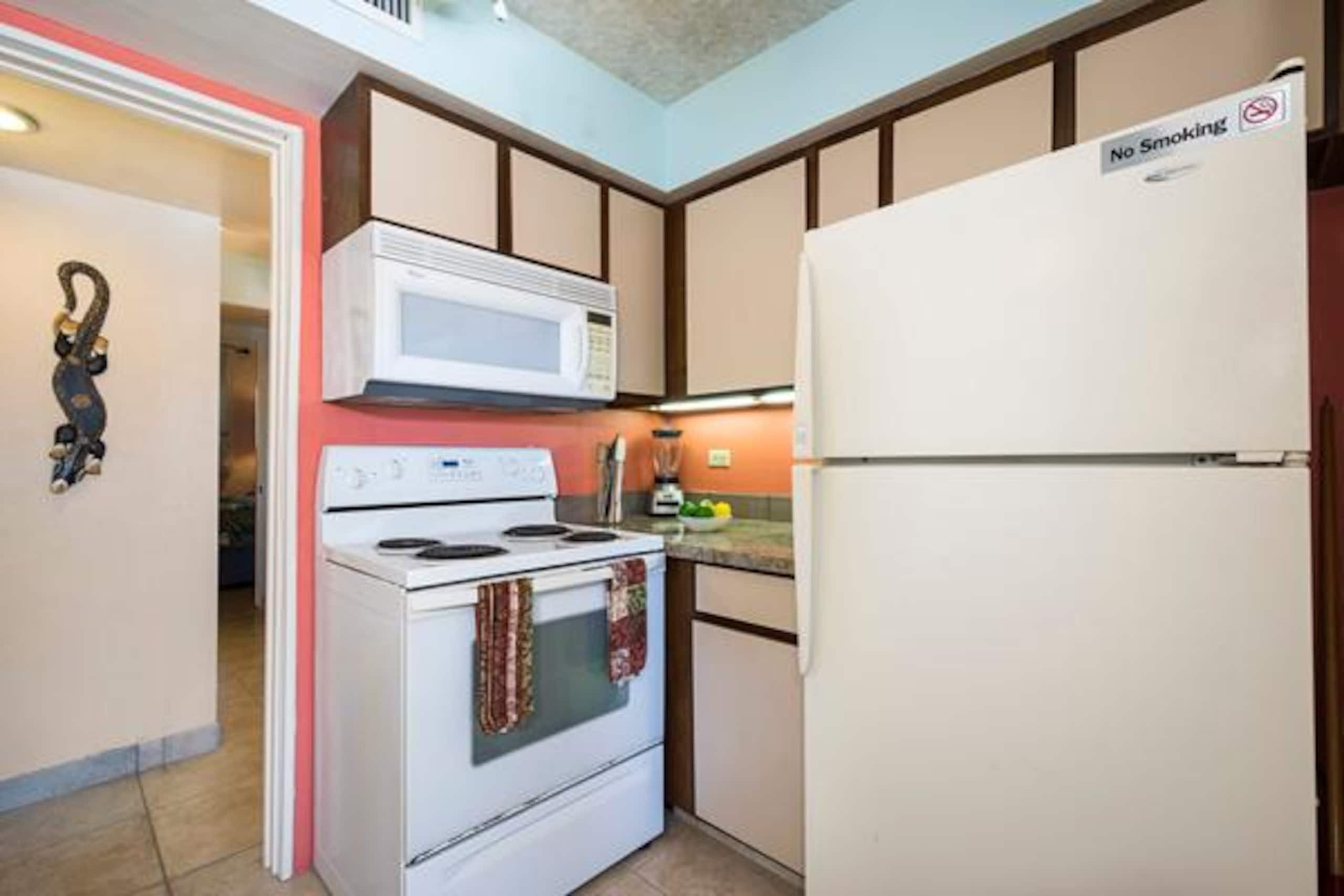Condo in Kailua-Kona · ★4.88 · 1 bedroom · 2 beds · 1 private bath - Image 10