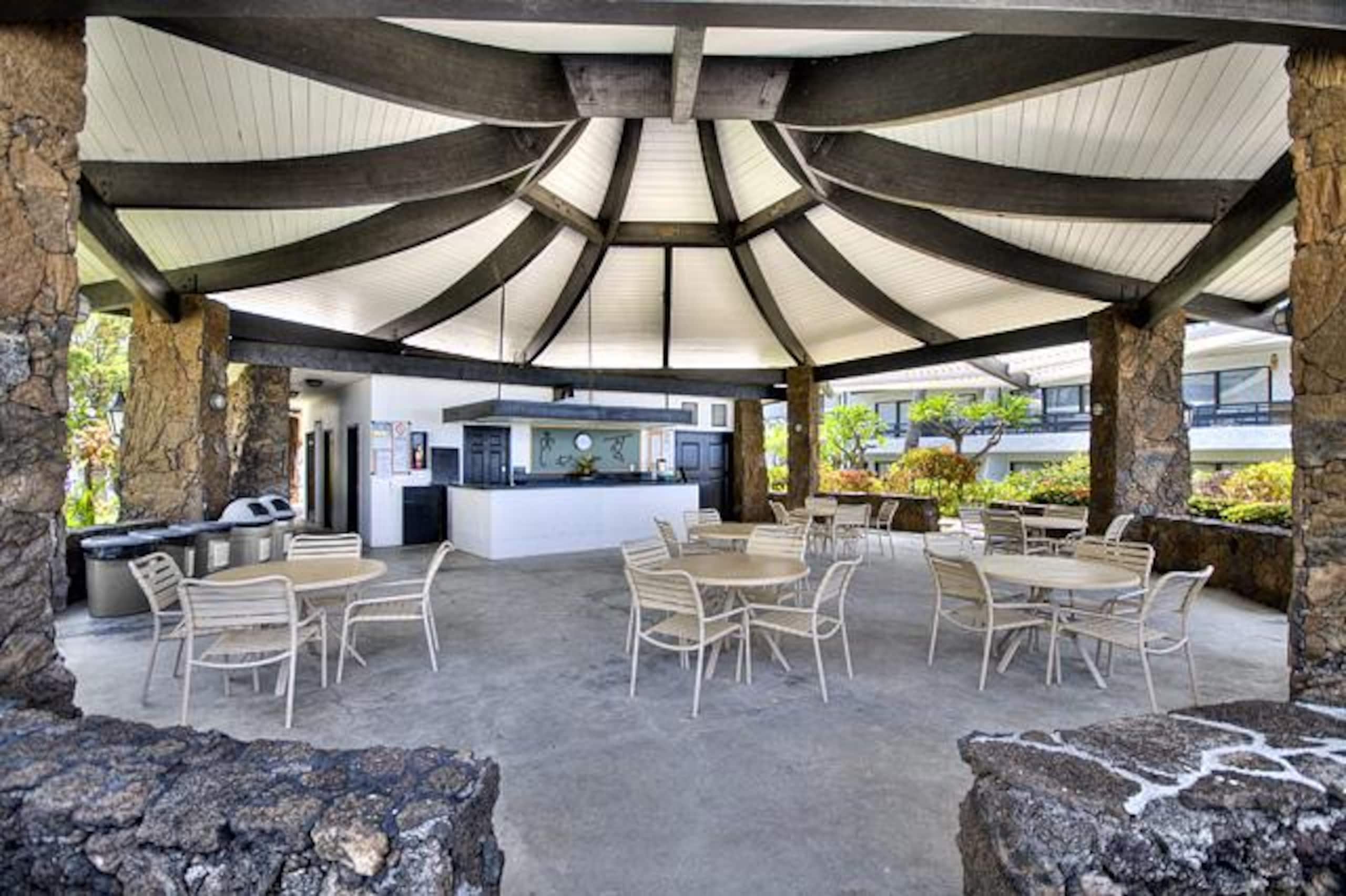 Condo in Kailua-Kona · ★4.88 · 1 bedroom · 2 beds · 1 private bath - Image 21