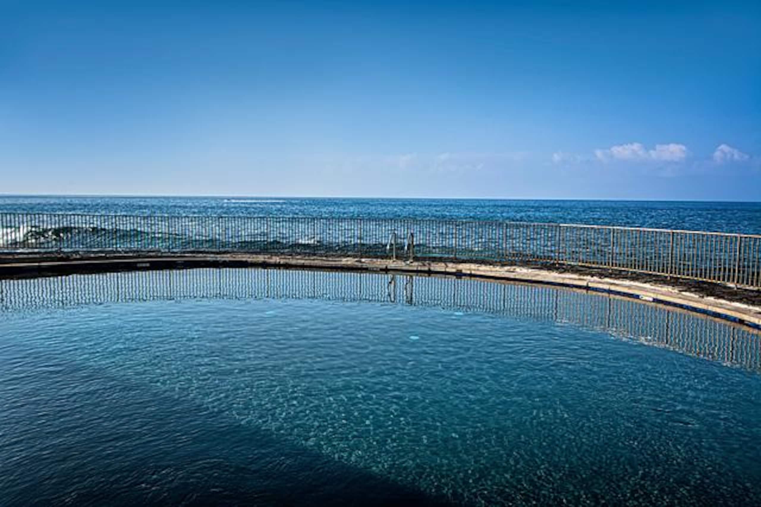 Condo in Kailua-Kona · ★4.88 · 1 bedroom · 2 beds · 1 private bath - Image 17