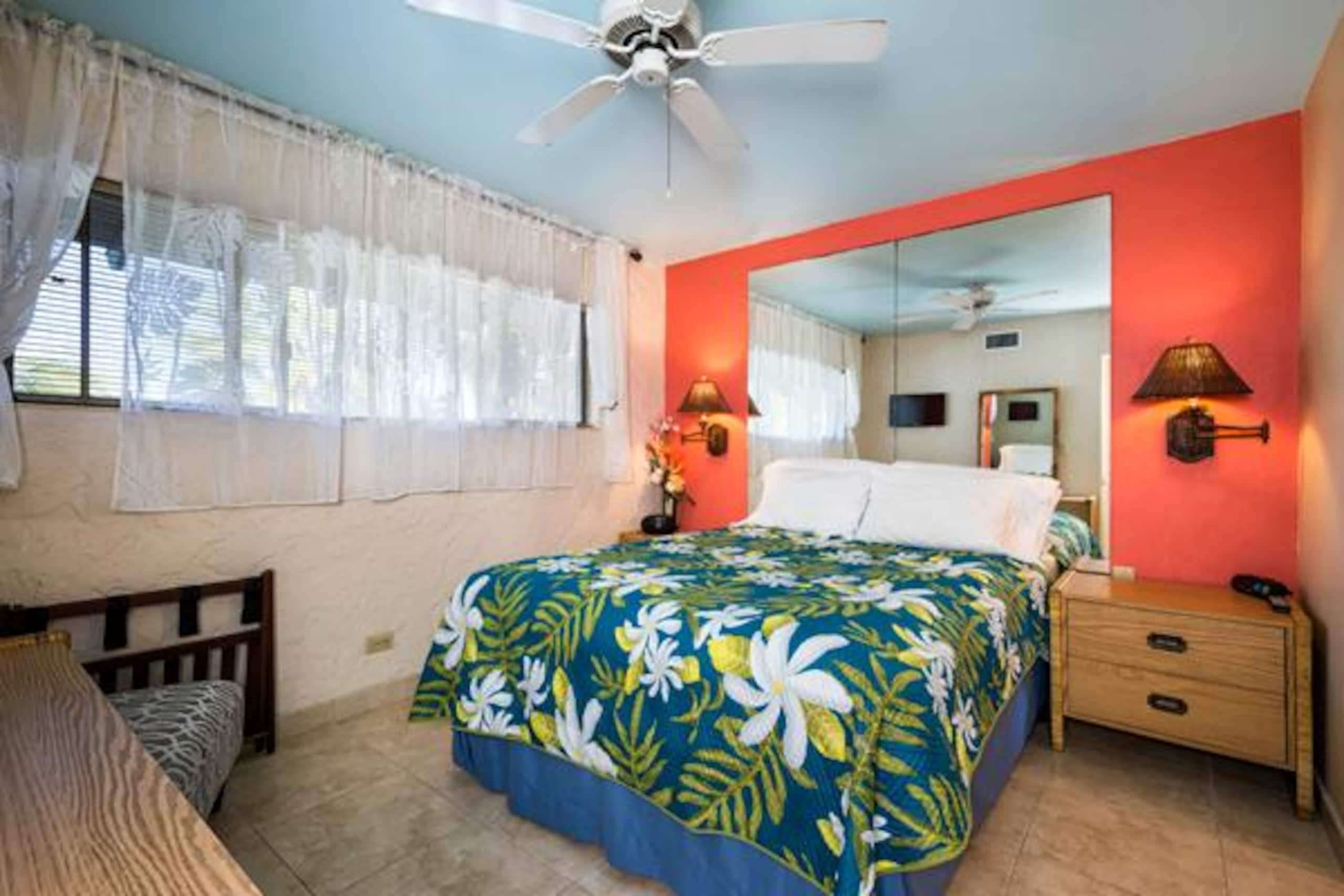 Condo in Kailua-Kona · ★4.88 · 1 bedroom · 2 beds · 1 private bath - Image 11