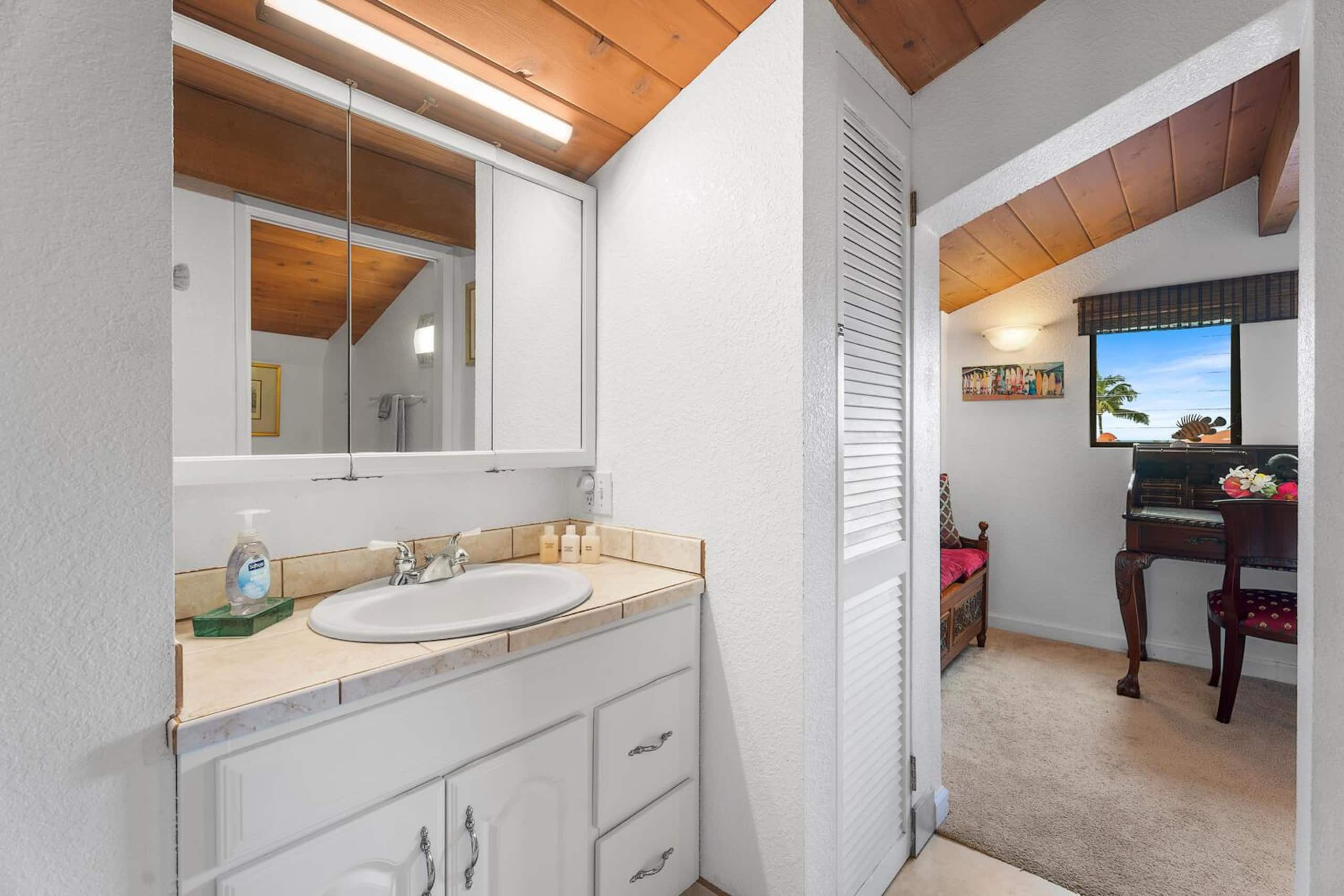 Condo in Kailua-Kona · ★4.71 · 2 bedrooms · 3 beds · 2 baths - Image 27