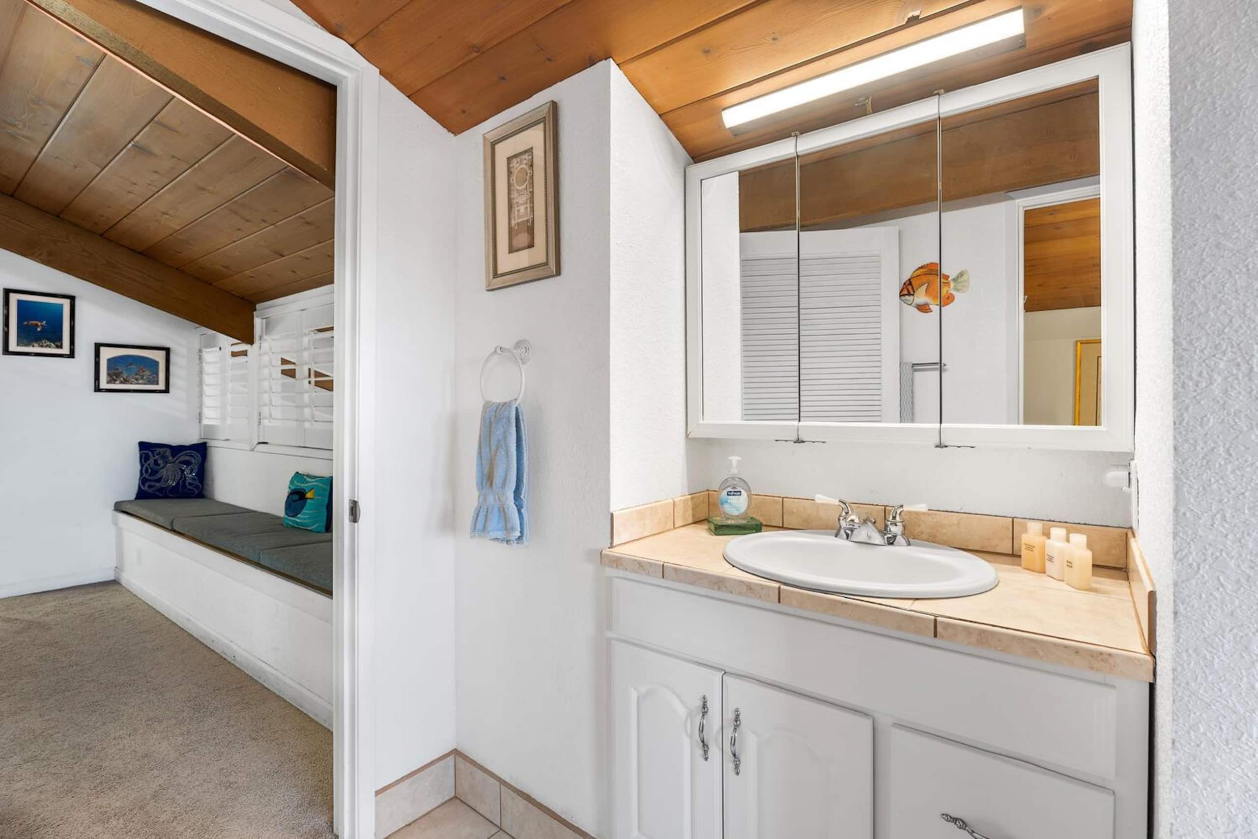 Condo in Kailua-Kona · ★4.71 · 2 bedrooms · 3 beds · 2 baths - Image 29