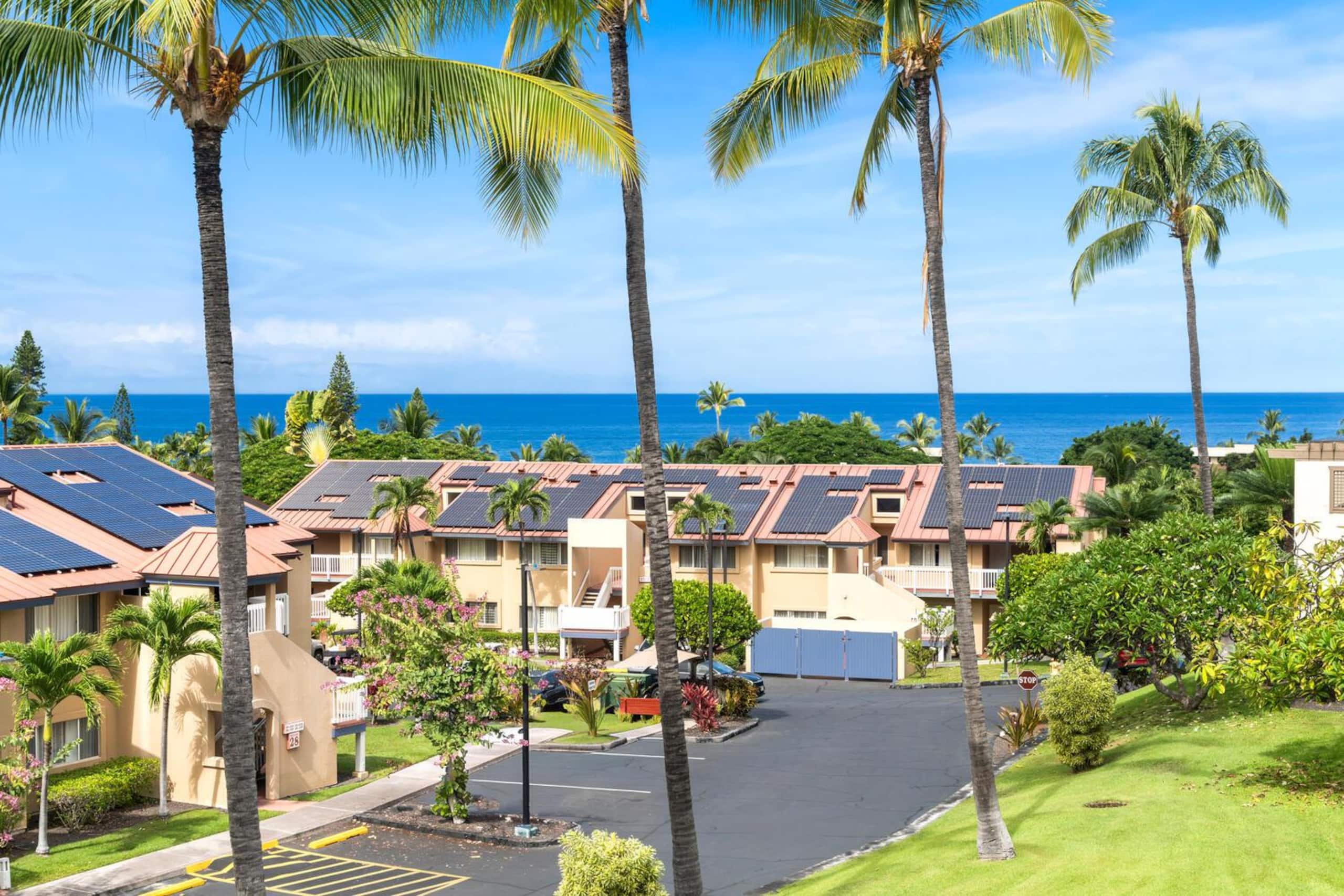 Condo in Kailua-Kona · ★4.71 · 2 bedrooms · 3 beds · 2 baths - Image 5