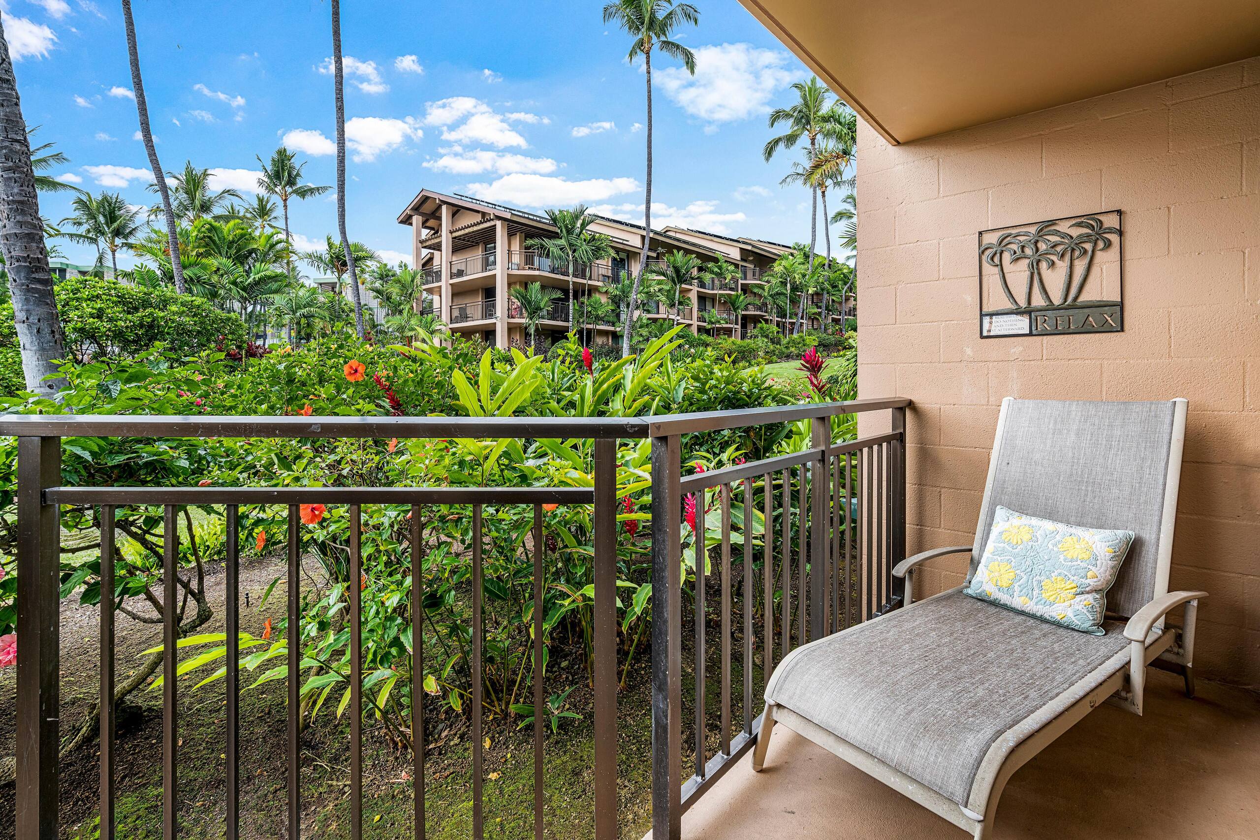 Condo in Kailua-Kona · ★4.4 · 1 bedroom · 2 beds · 1 private bath - Image 4