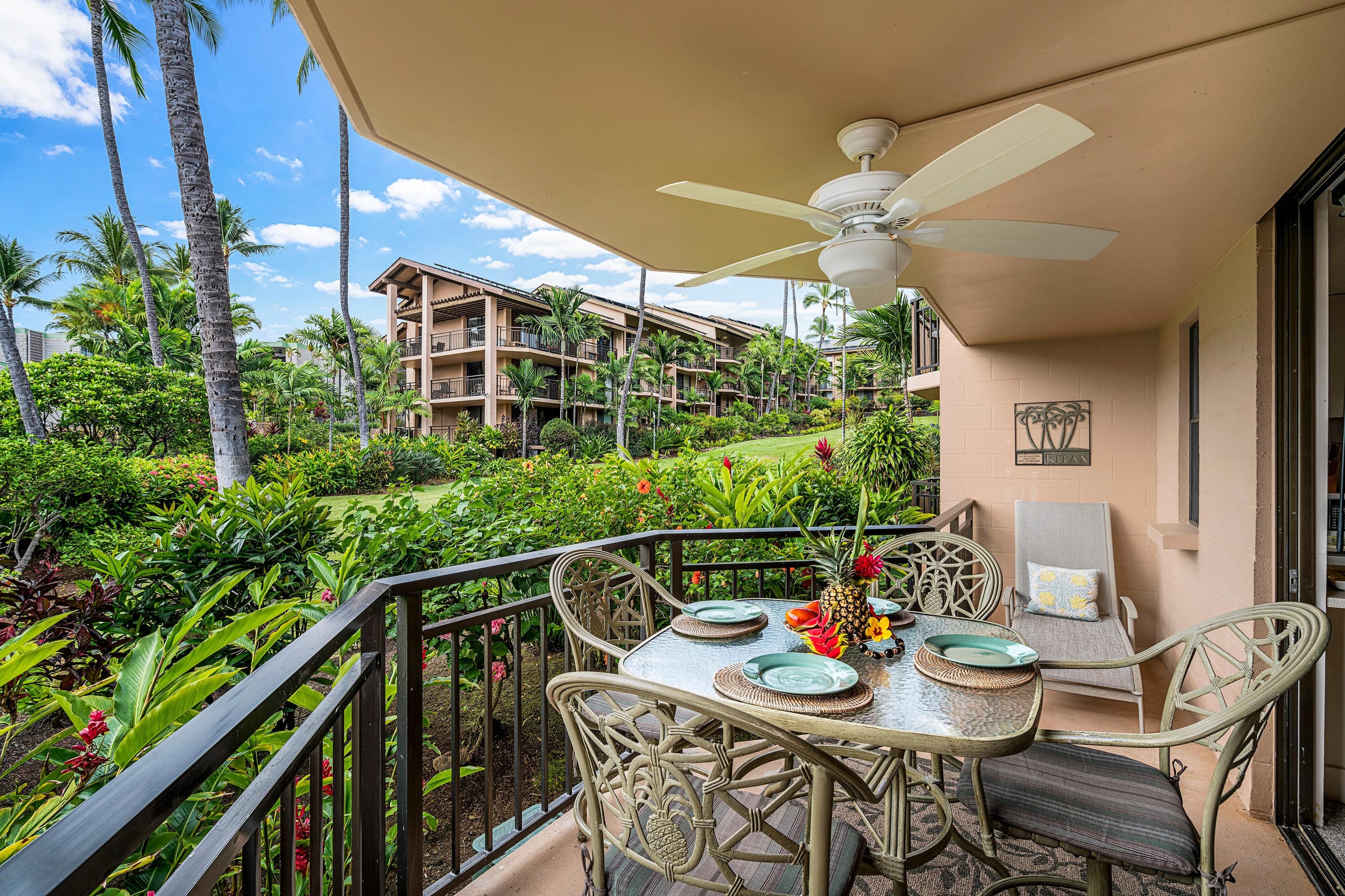 Condo in Kailua-Kona · ★4.4 · 1 bedroom · 2 beds · 1 private bath - Image 3