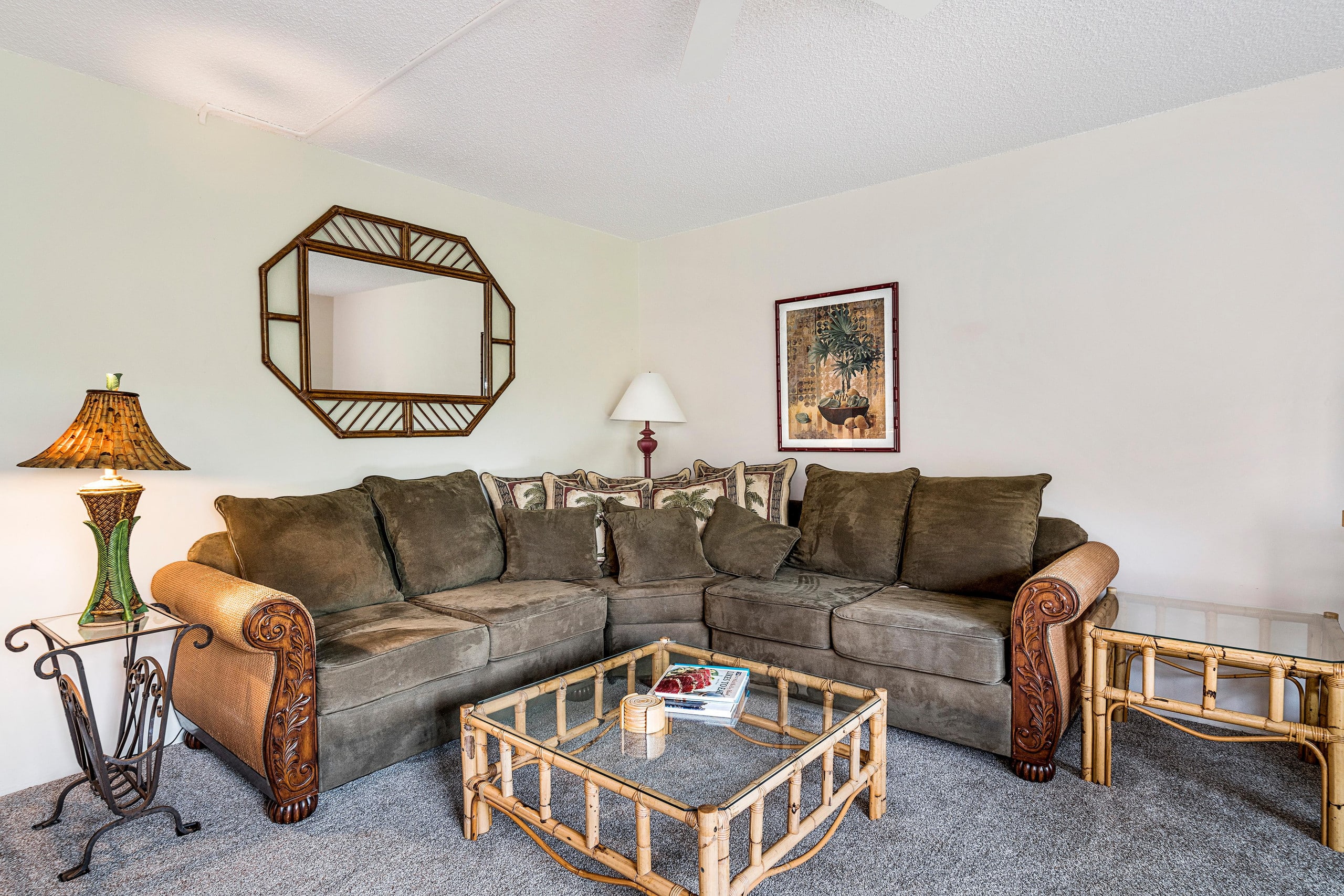 Condo in Kailua-Kona · ★4.4 · 1 bedroom · 2 beds · 1 private bath - Image 6