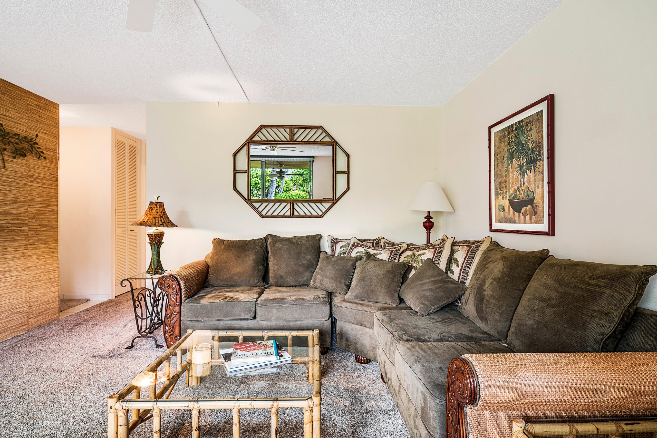 Condo in Kailua-Kona · ★4.4 · 1 bedroom · 2 beds · 1 private bath - Image 7