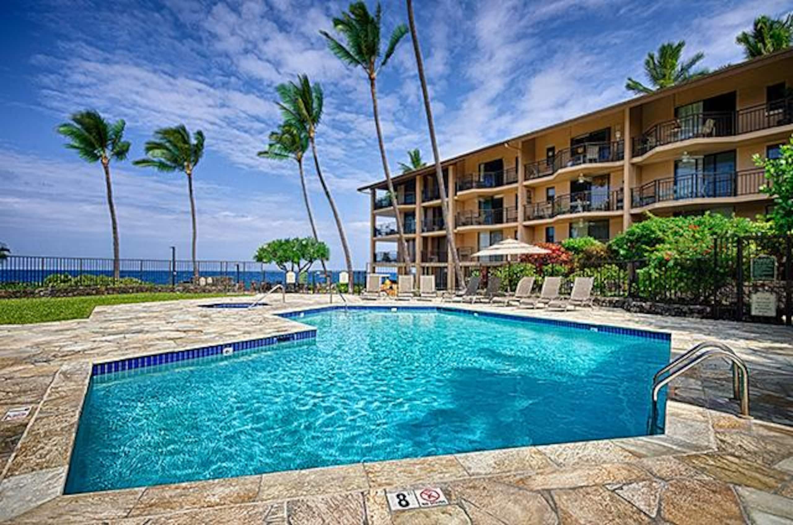 Condo in Kailua-Kona · ★4.4 · 1 bedroom · 2 beds · 1 private bath - Image 16