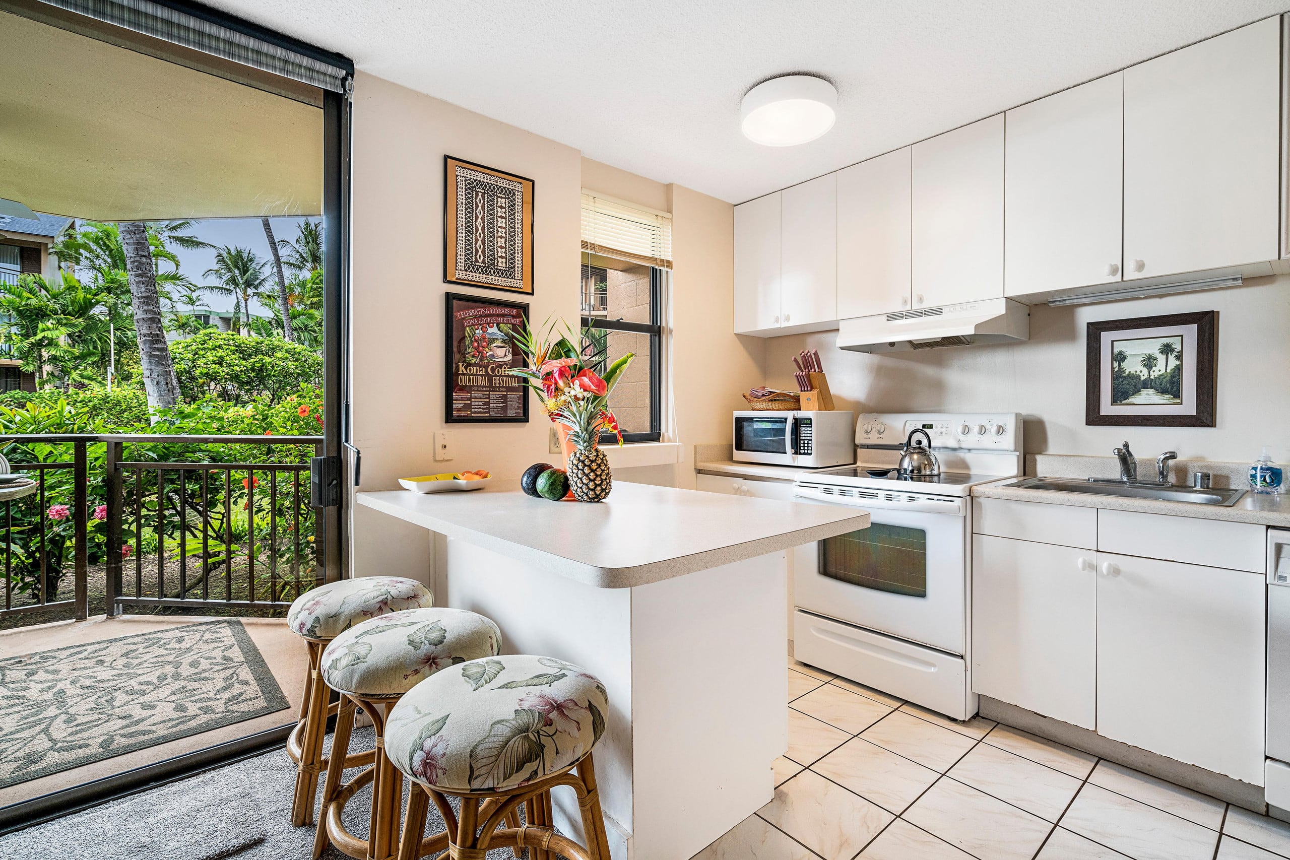 Condo in Kailua-Kona · ★4.4 · 1 bedroom · 2 beds · 1 private bath - Image 9