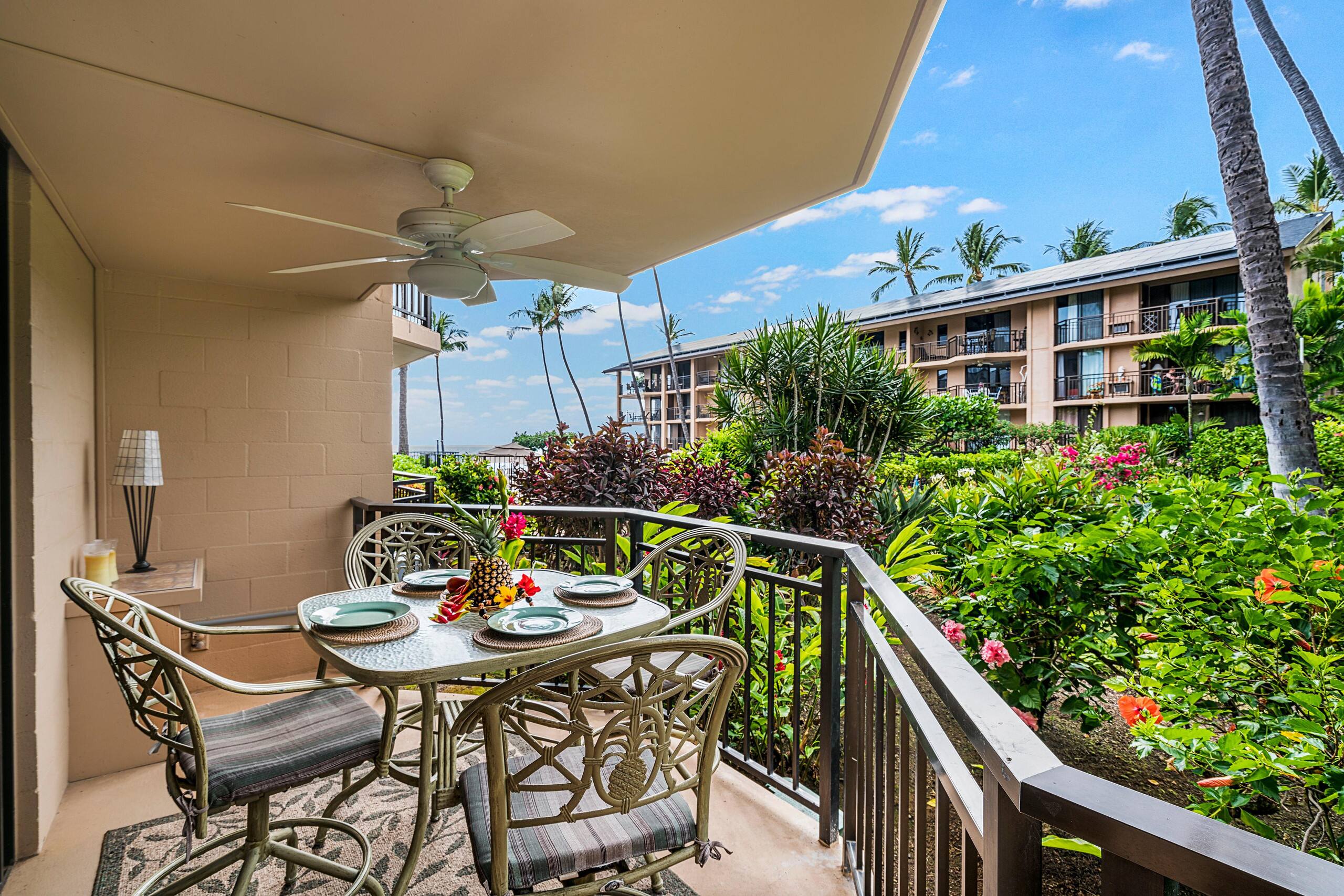 Condo in Kailua-Kona · ★4.4 · 1 bedroom · 2 beds · 1 private bath - Image 2