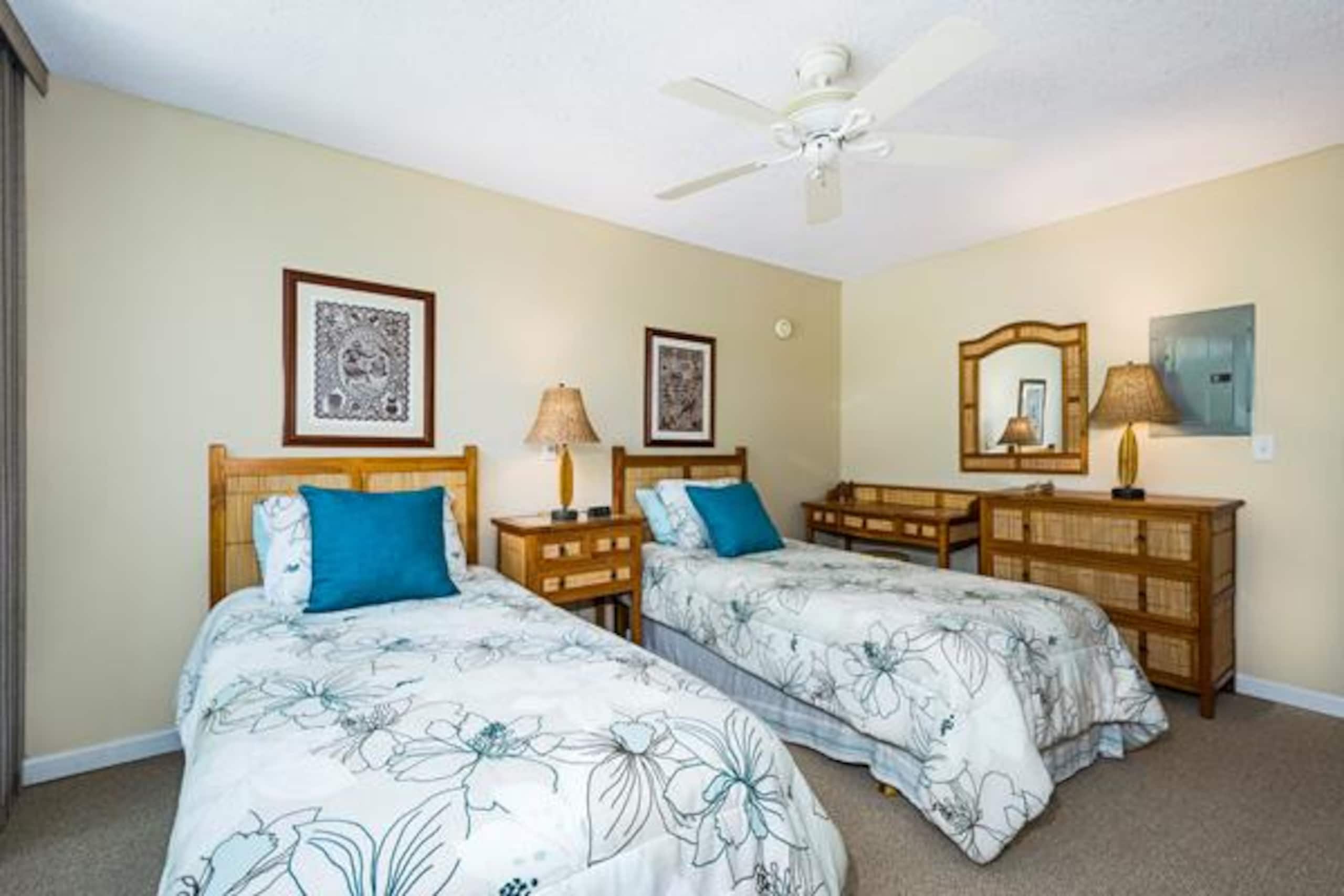 Condo in Kailua-Kona · ★4.76 · 2 bedrooms · 3 beds · 2 baths - Image 11