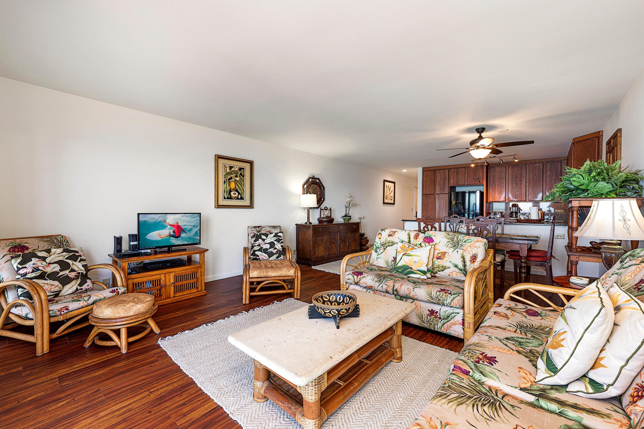 Condo in Kailua-Kona · ★4.68 · 2 bedrooms · 4 beds · 2 private baths - Image 7