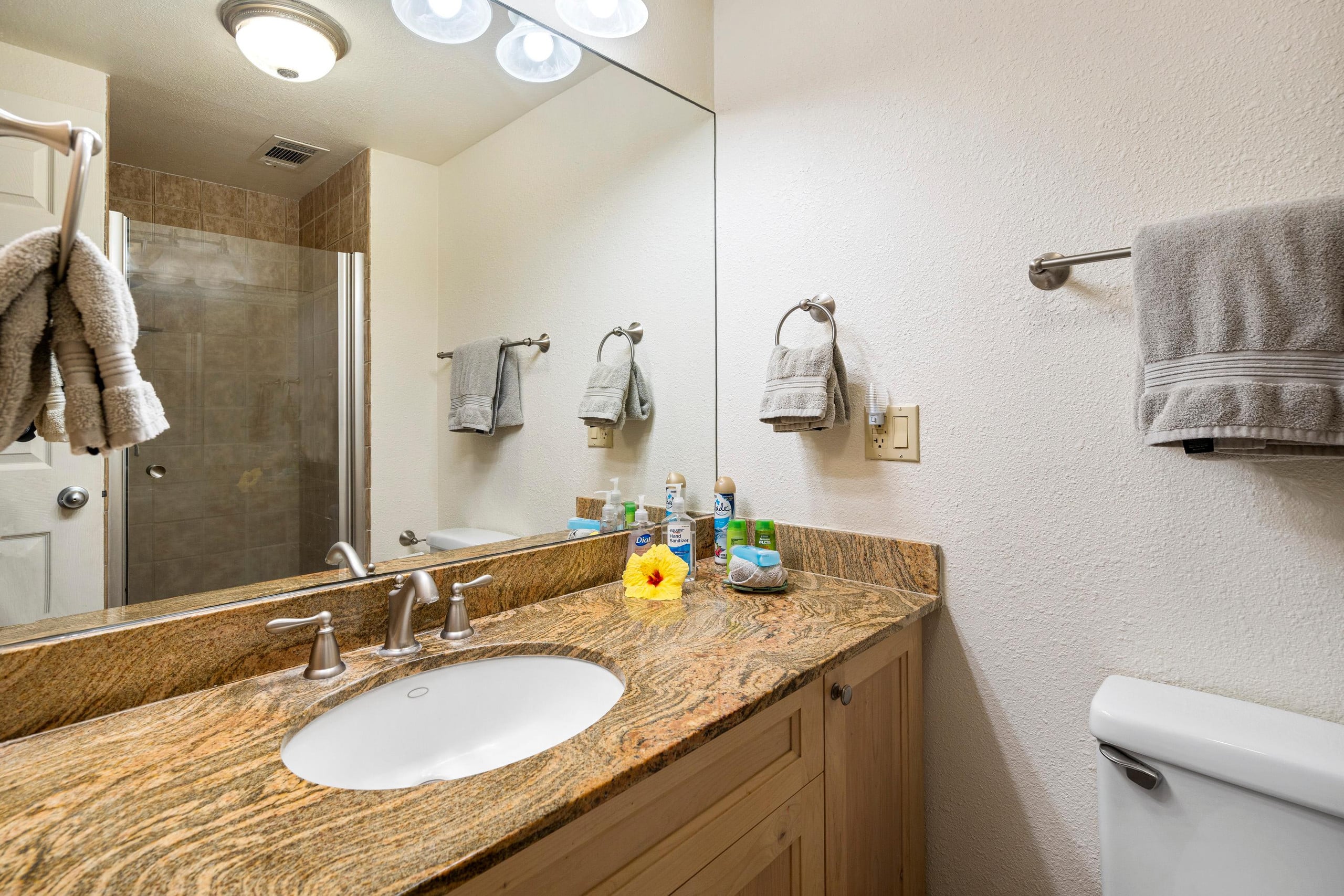 Condo in Kailua-Kona · ★4.68 · 2 bedrooms · 4 beds · 2 private baths - Image 18