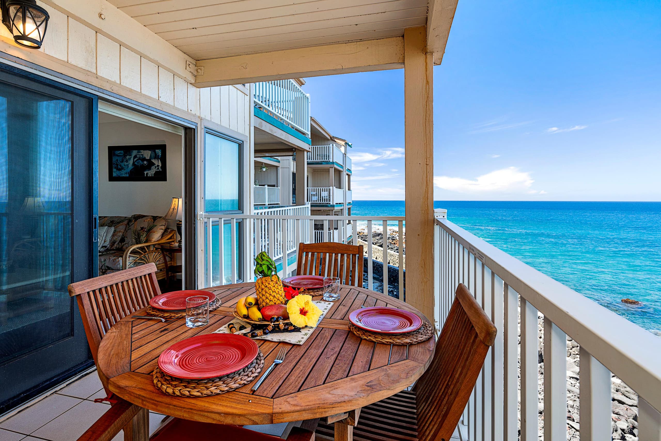Condo in Kailua-Kona · ★4.68 · 2 bedrooms · 4 beds · 2 private baths - Image 3