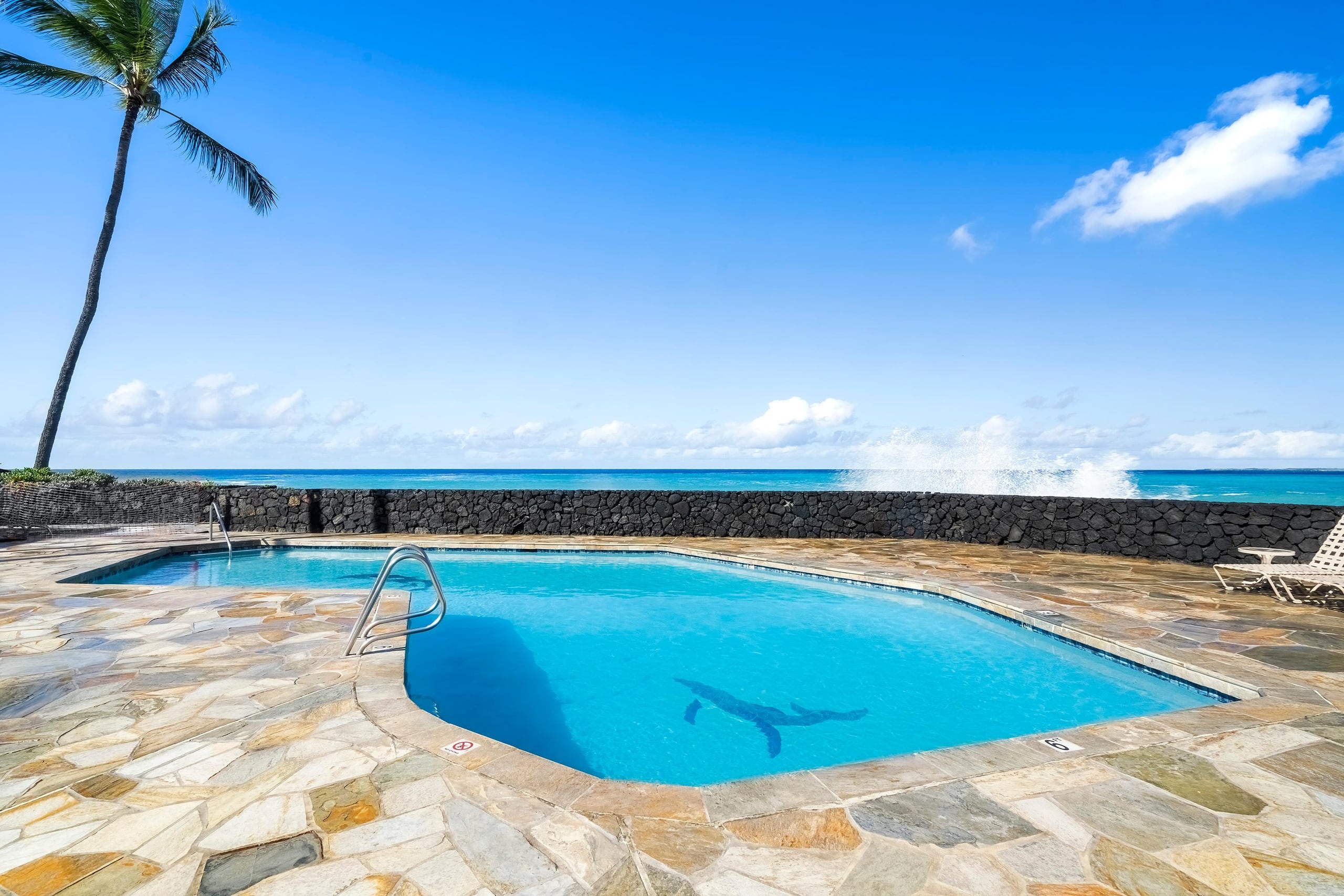 Condo in Kailua-Kona · ★4.68 · 2 bedrooms · 4 beds · 2 private baths - Image 26