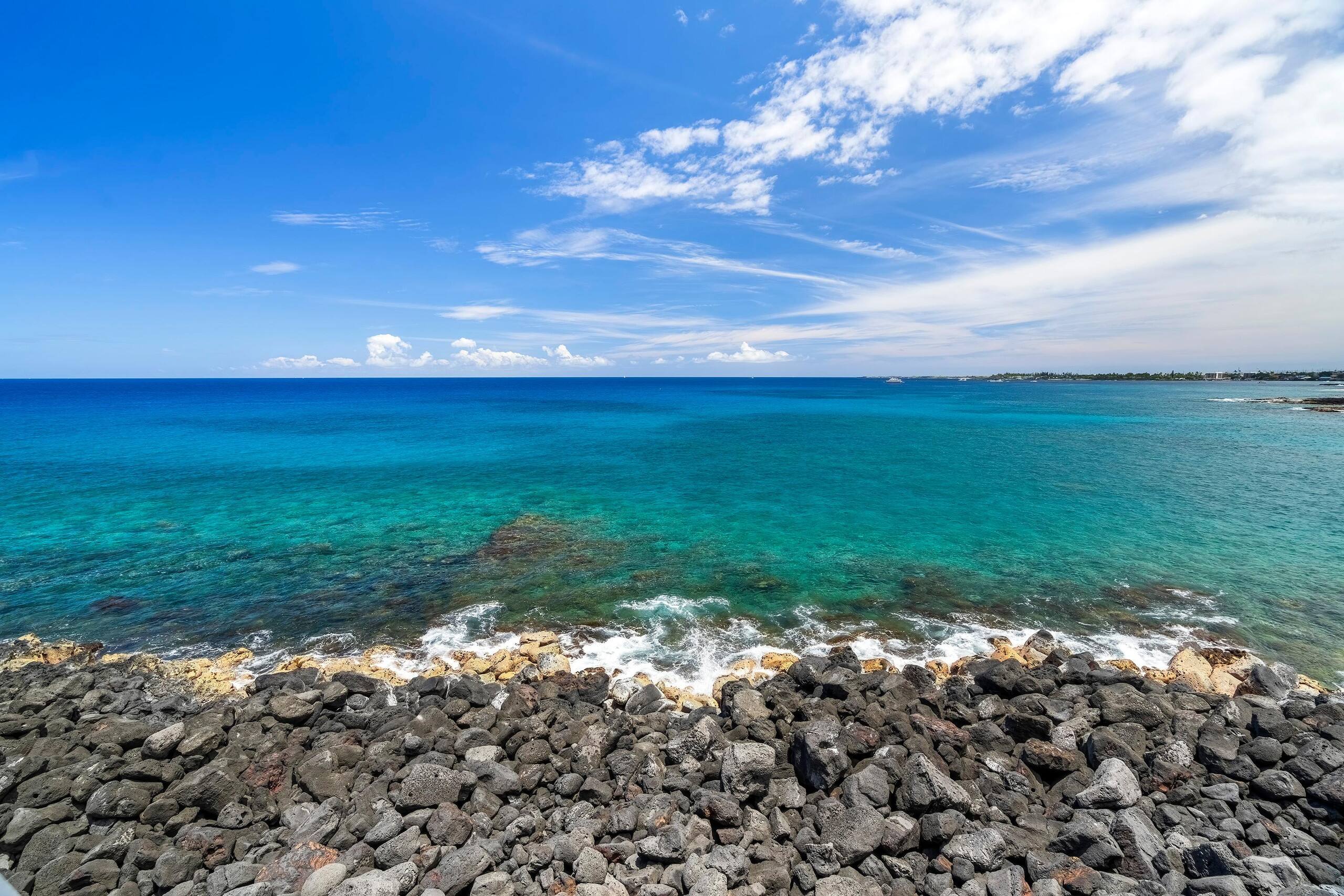 Condo in Kailua-Kona · ★4.68 · 2 bedrooms · 4 beds · 2 private baths - Image 29