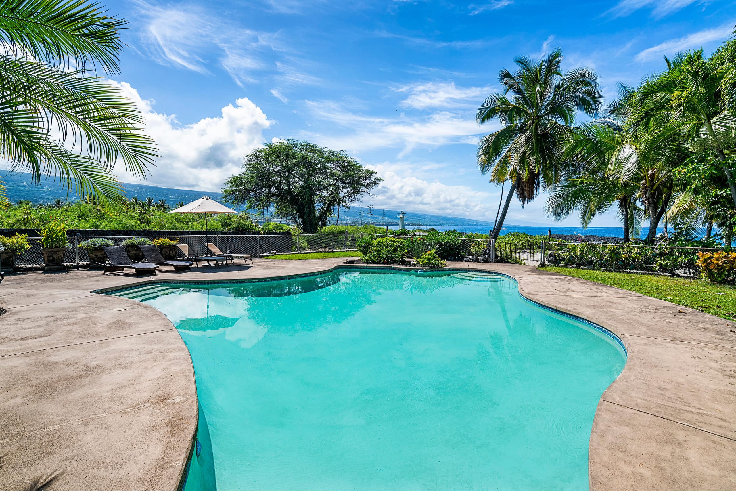 Home in Kailua-Kona · ★4.38 · 3 bedrooms · 5 beds · 3 baths - Image 3