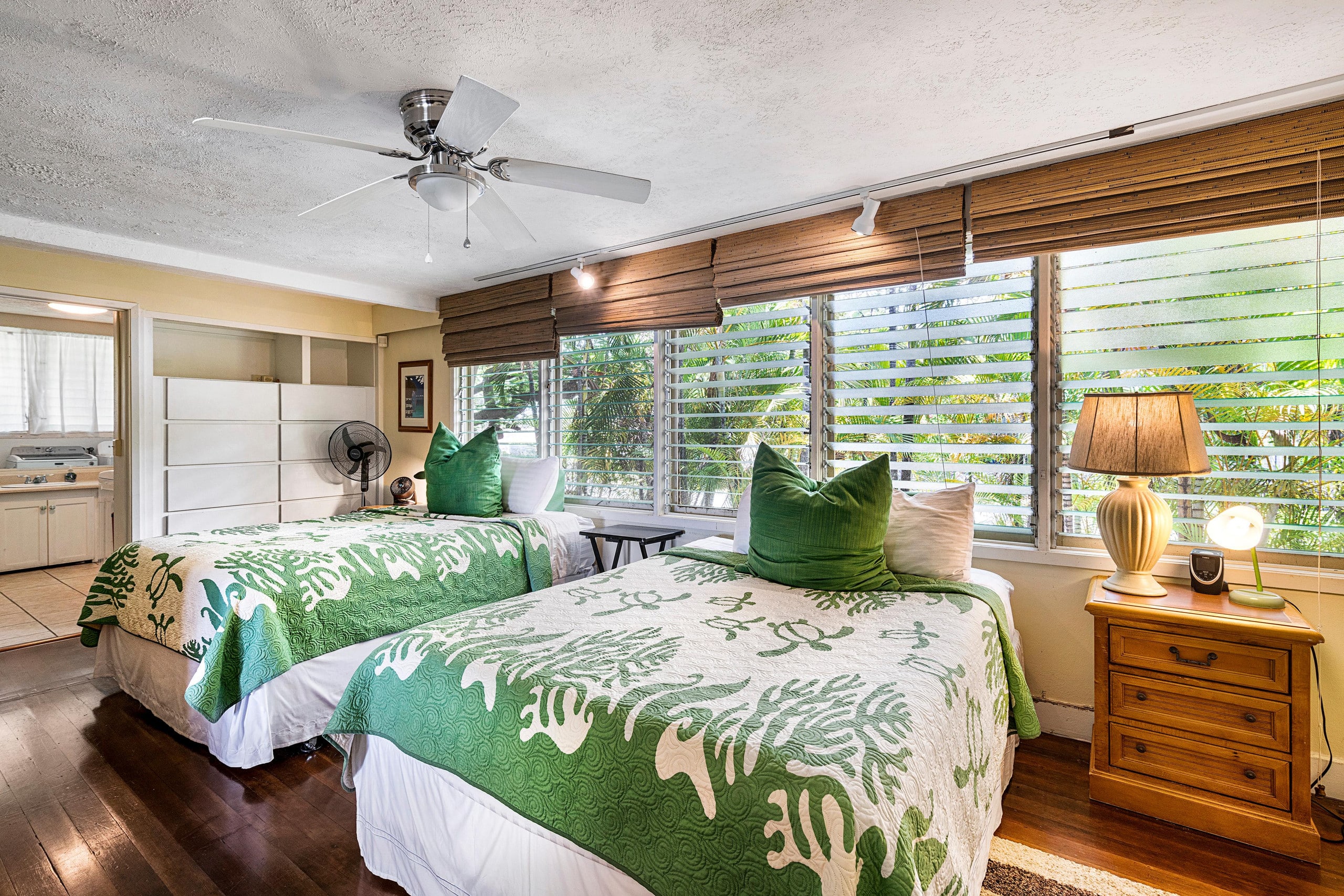 Home in Kailua-Kona · ★4.38 · 3 bedrooms · 5 beds · 3 baths - Image 20