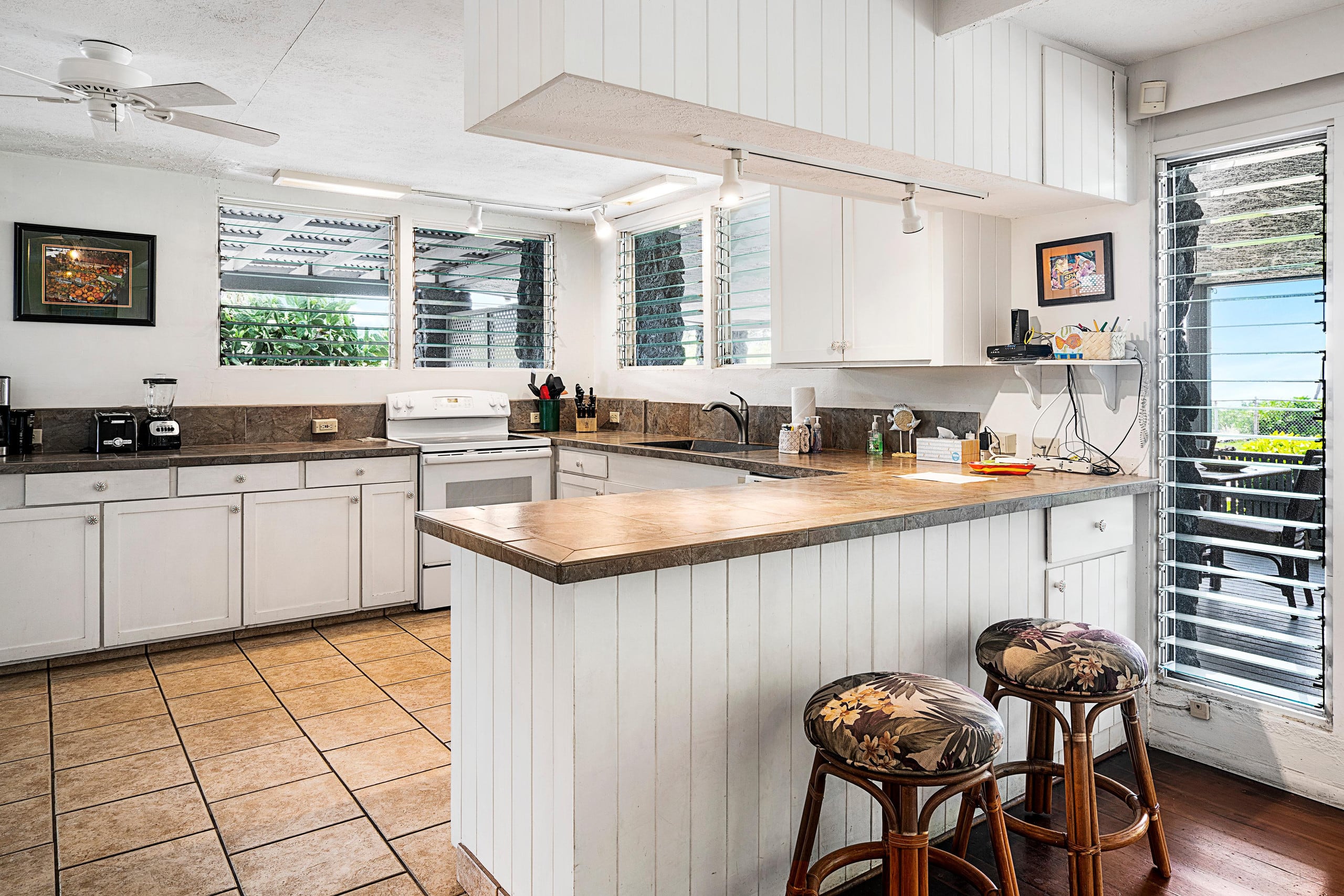 Home in Kailua-Kona · ★4.38 · 3 bedrooms · 5 beds · 3 baths - Image 15