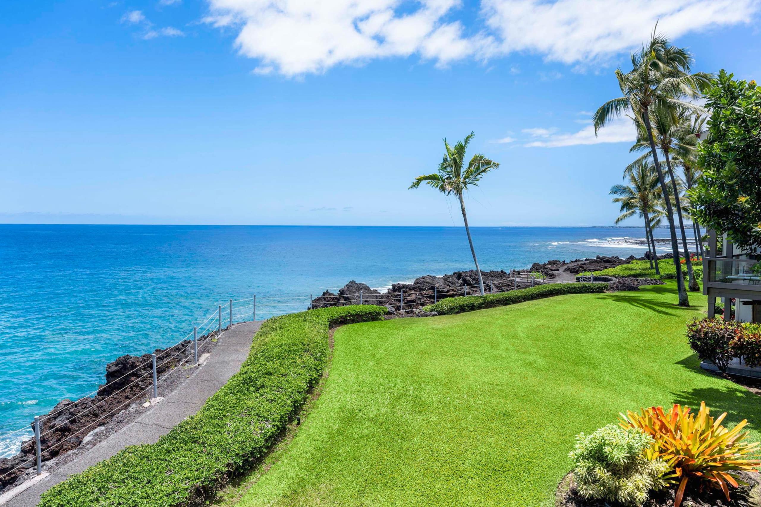 Condo in Kailua-Kona · ★4.67 · 2 bedrooms · 3 beds · 2 baths - Image 43