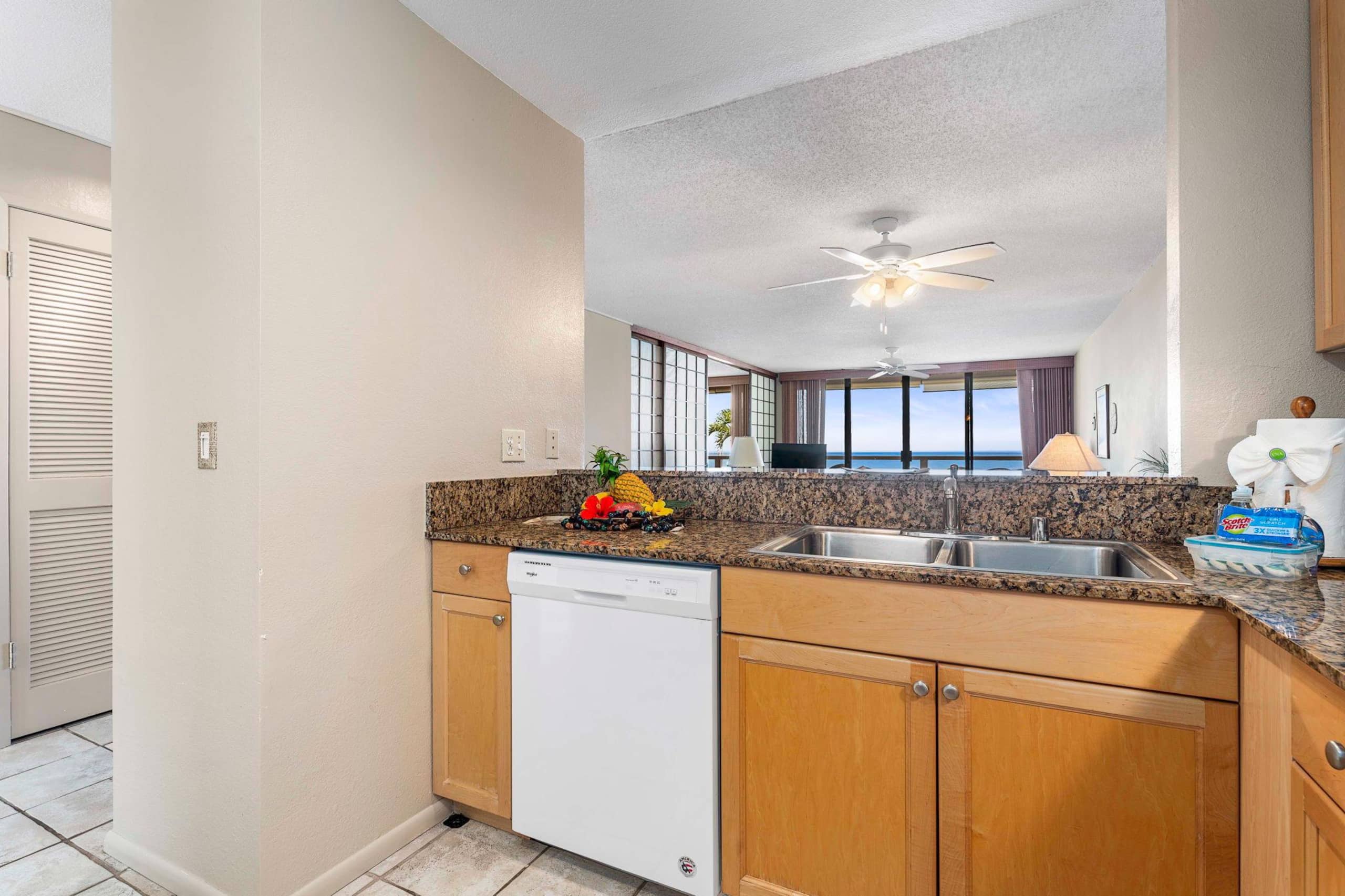 Condo in Kailua-Kona · ★4.67 · 2 bedrooms · 3 beds · 2 baths - Image 12