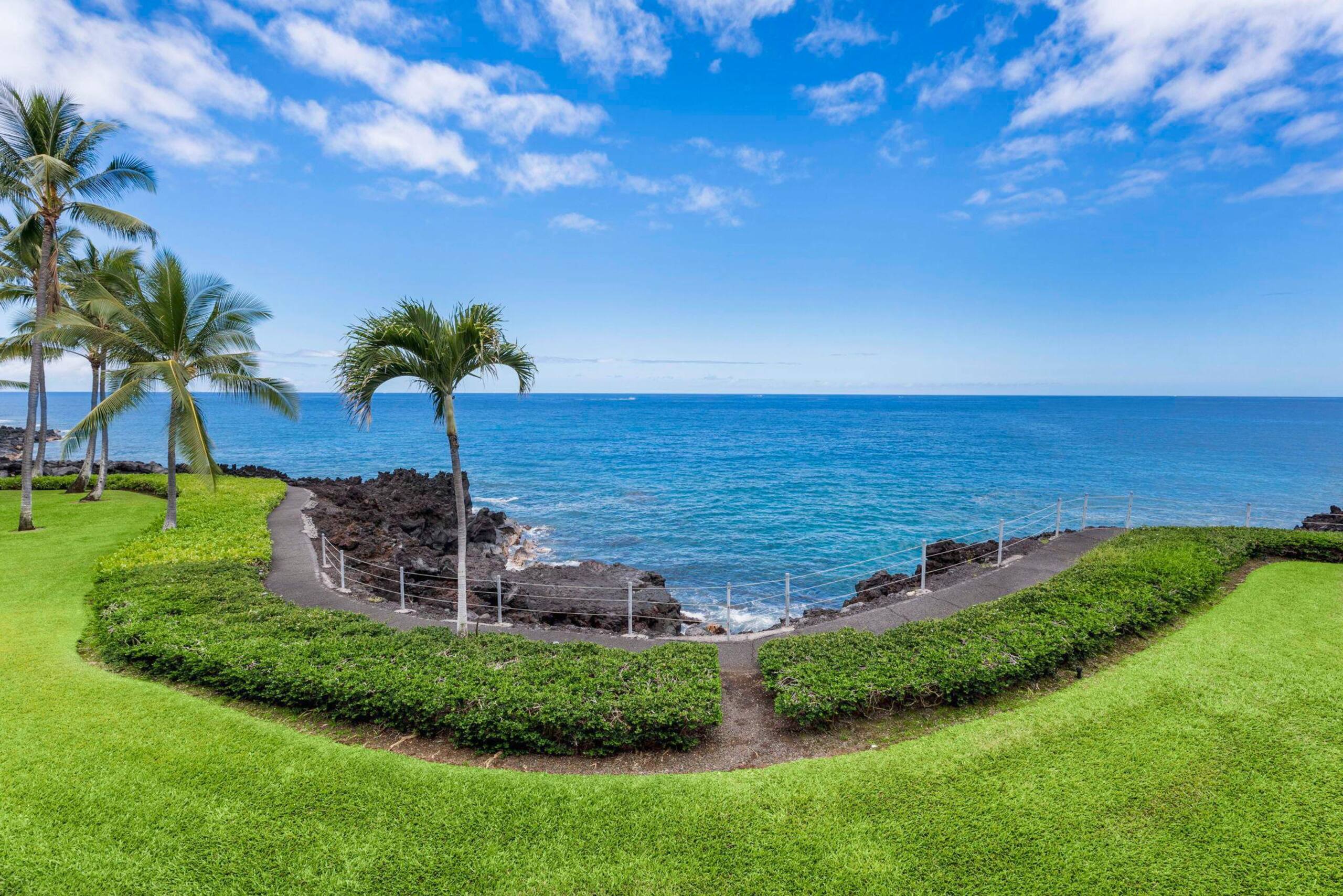 Condo in Kailua-Kona · ★4.67 · 2 bedrooms · 3 beds · 2 baths - Image 27