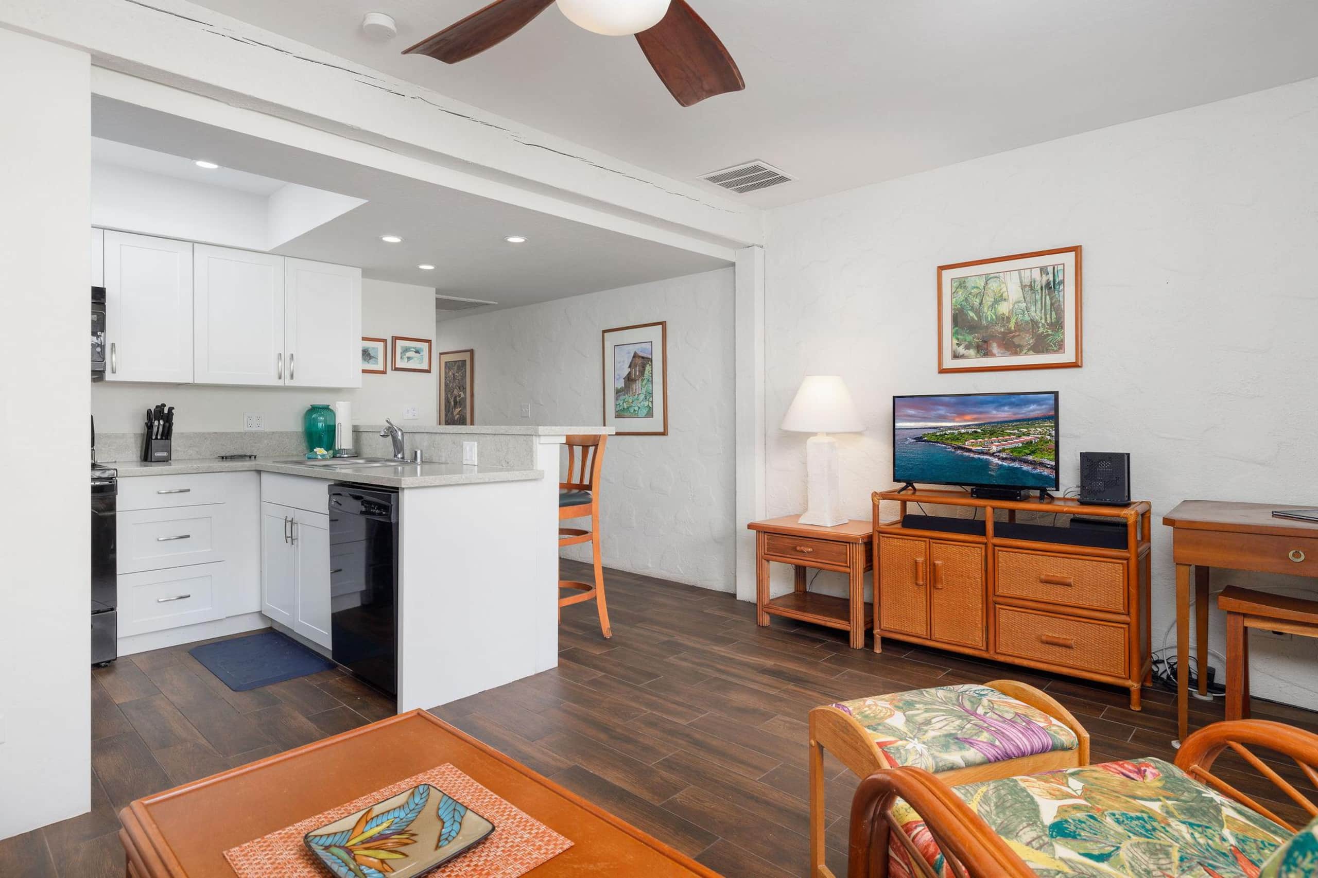 Condo in Kailua-Kona · ★4.6 · 1 bedroom · 2 beds · 1 private bath - Image 4