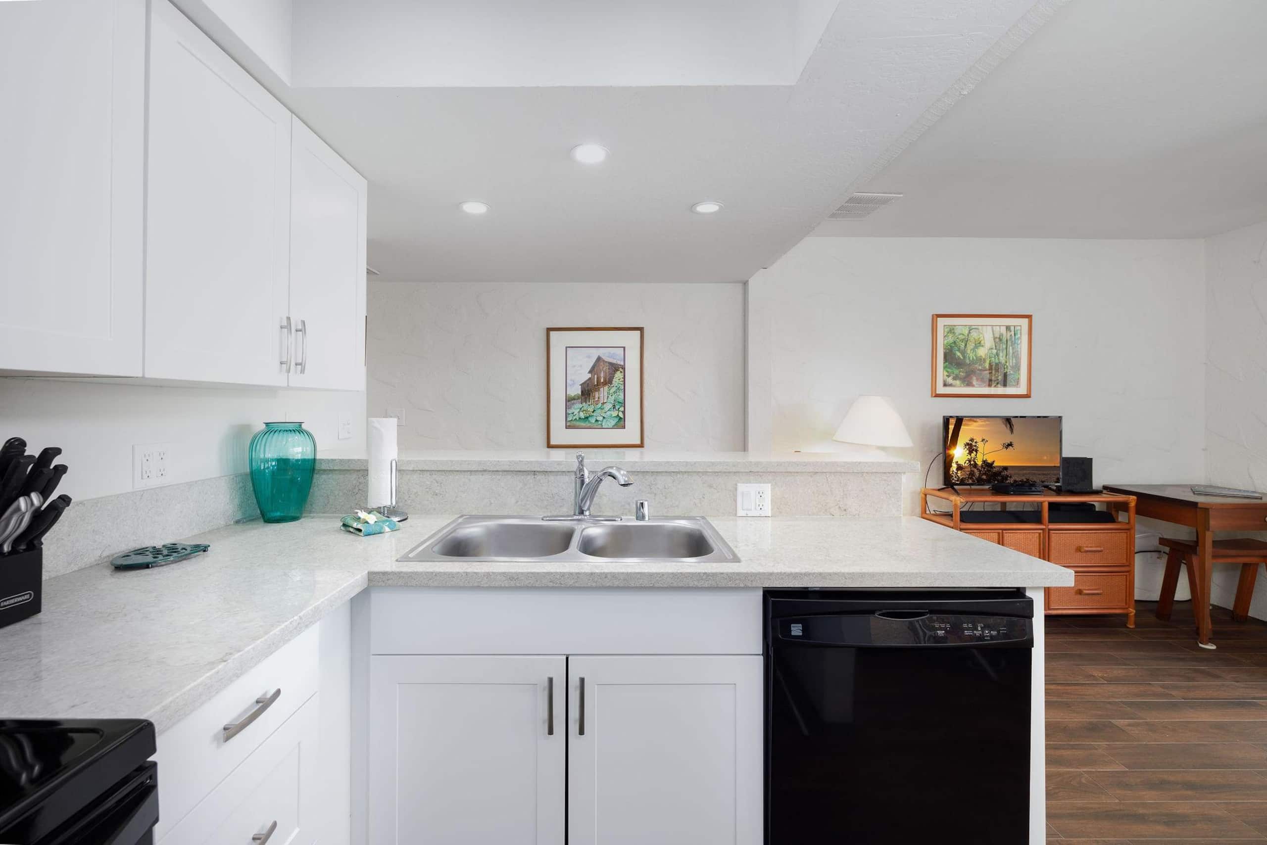 Condo in Kailua-Kona · ★4.6 · 1 bedroom · 2 beds · 1 private bath - Image 6