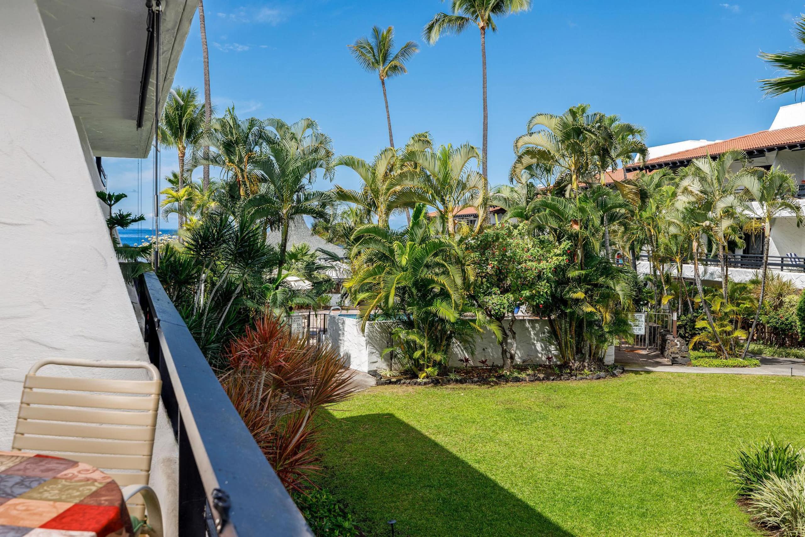 Condo in Kailua-Kona · ★4.6 · 1 bedroom · 2 beds · 1 private bath - Image 25