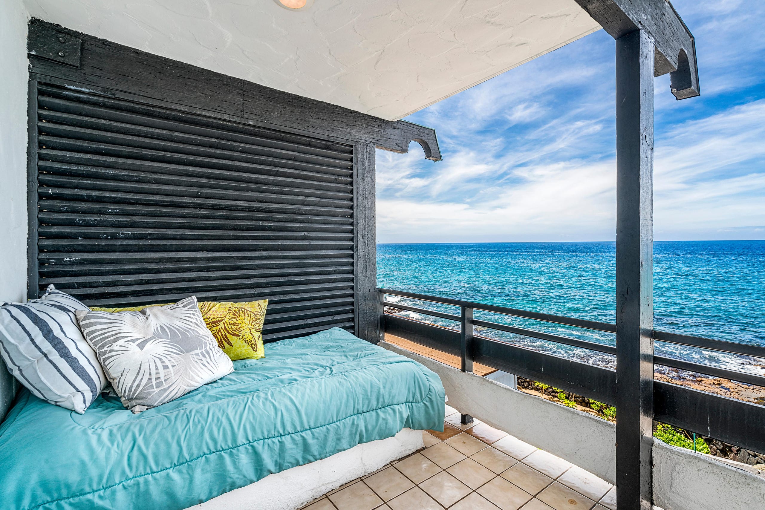 Condo in Kailua-Kona · ★4.68 · 2 bedrooms · 4 beds · 2 baths - Image 3