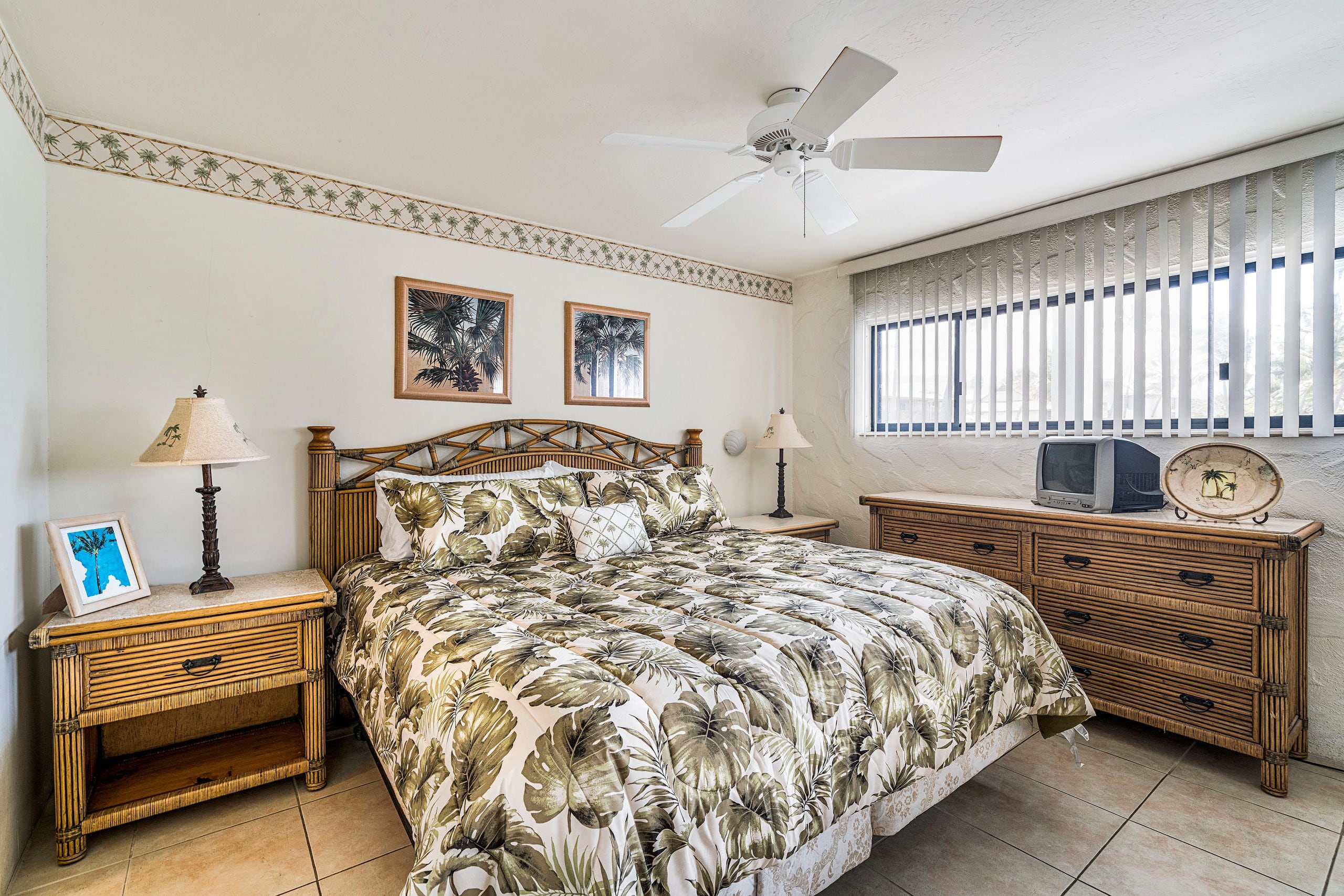 Condo in Kailua-Kona · ★4.68 · 2 bedrooms · 4 beds · 2 baths - Image 14