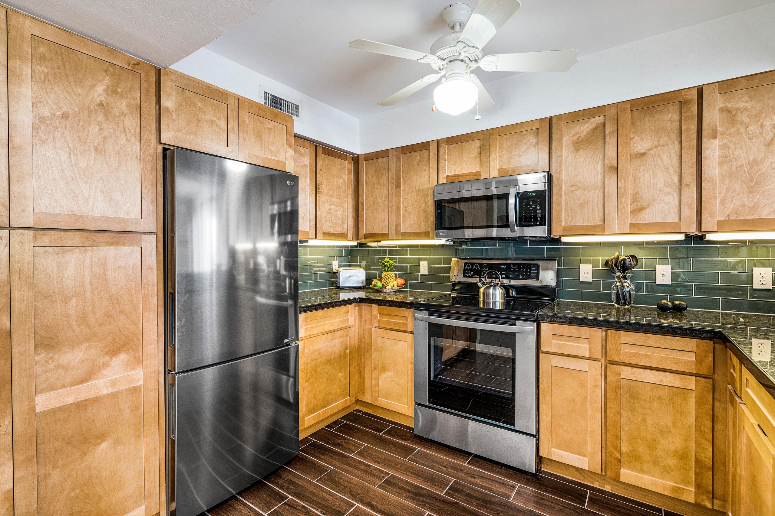 Condo in Kailua-Kona · ★4.68 · 2 bedrooms · 4 beds · 2 baths - Image 12