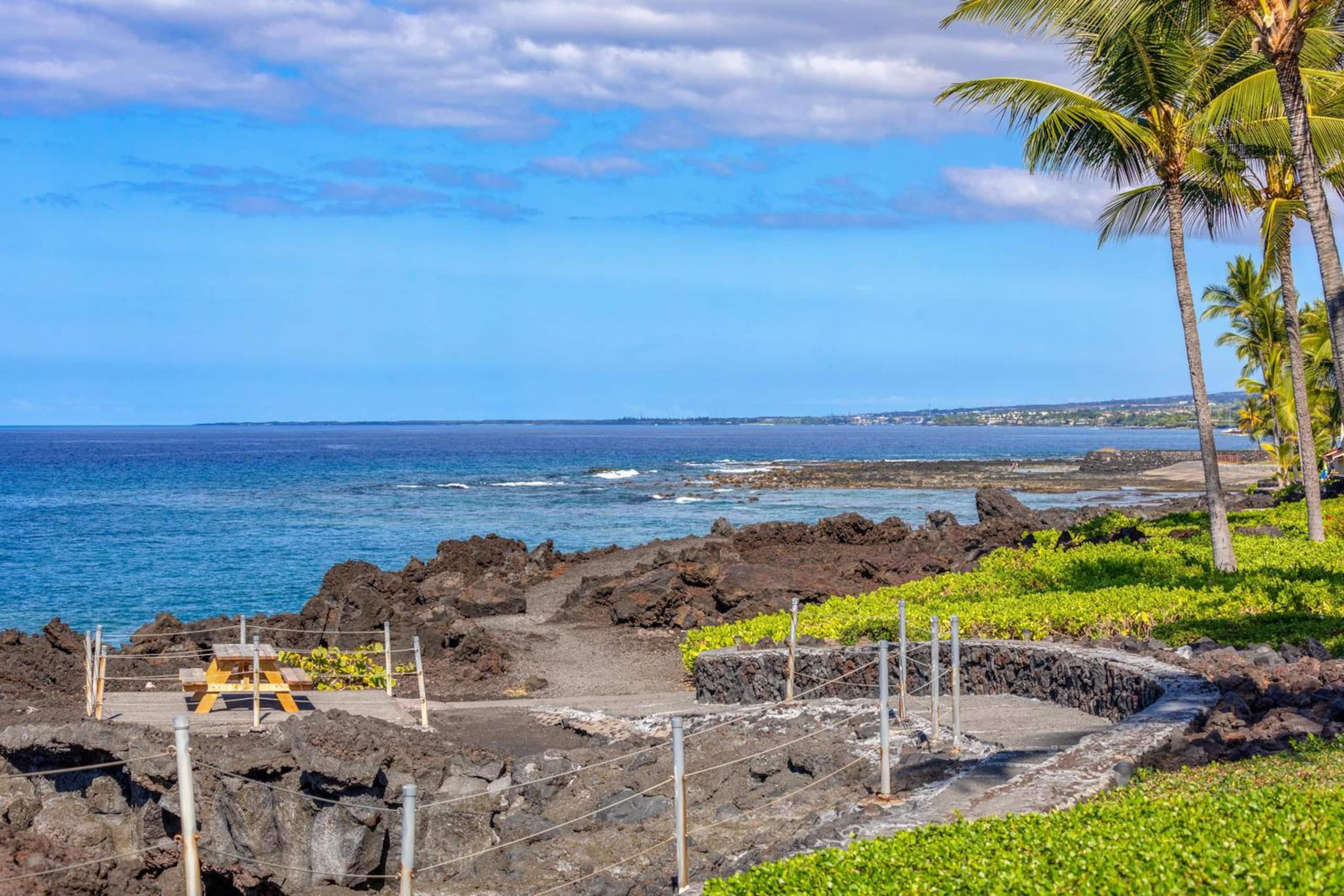 Condo in Kailua-Kona · ★4.89 · 2 bedrooms · 3 beds · 2 baths - Image 25