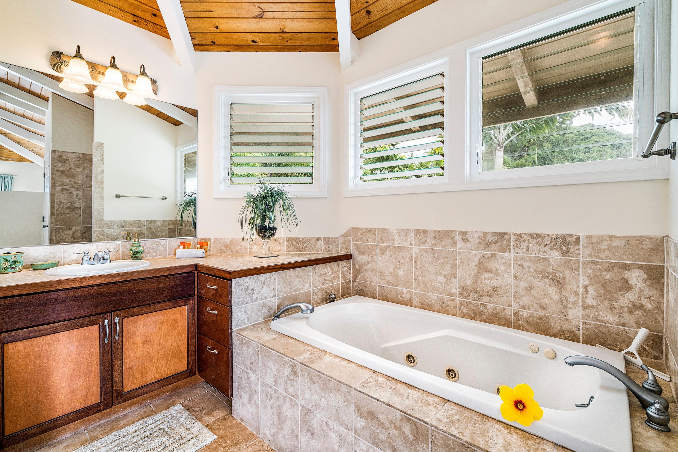 Home in Kailua-Kona · ★4.5 · 3 bedrooms · 4 beds · 2 baths - Image 36